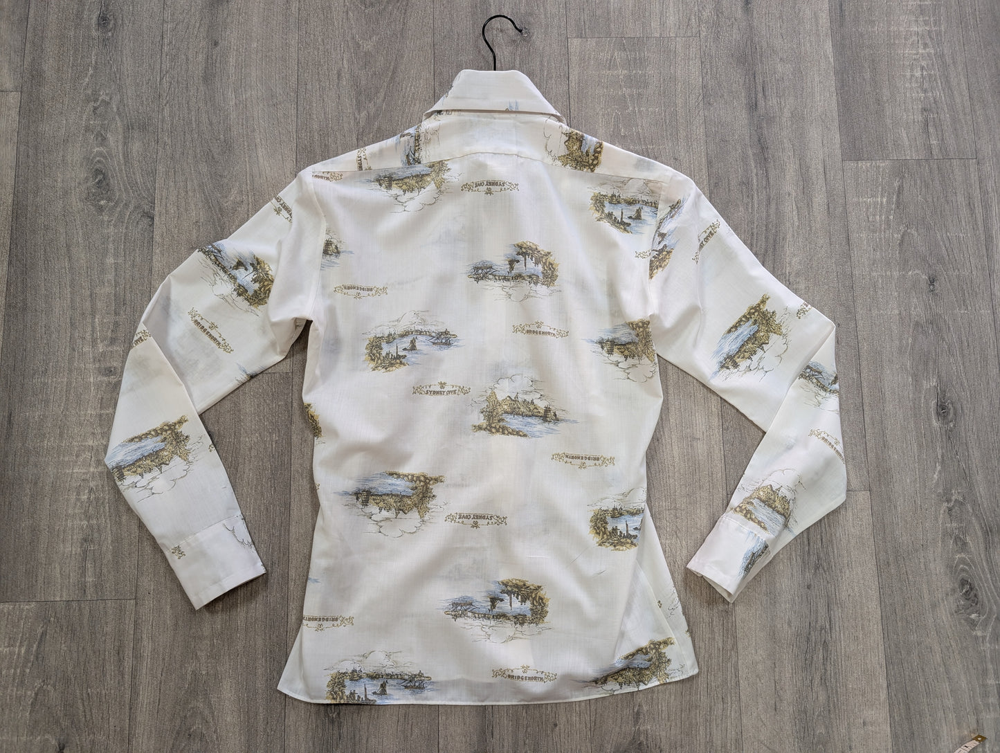 1970s Dickens novelty print dagger collar shirt