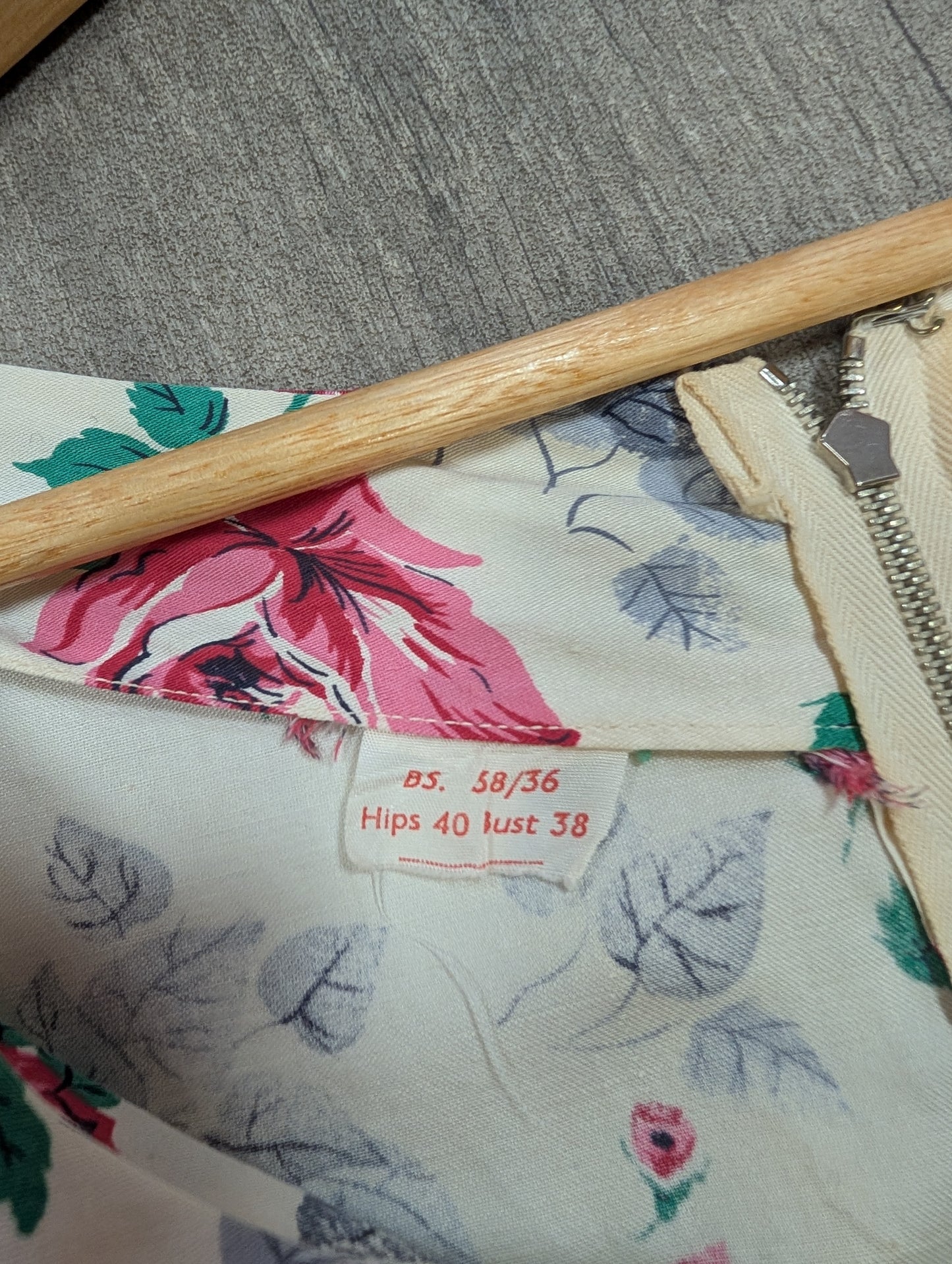 1950s rose print cotton dress - 38"B 30"W