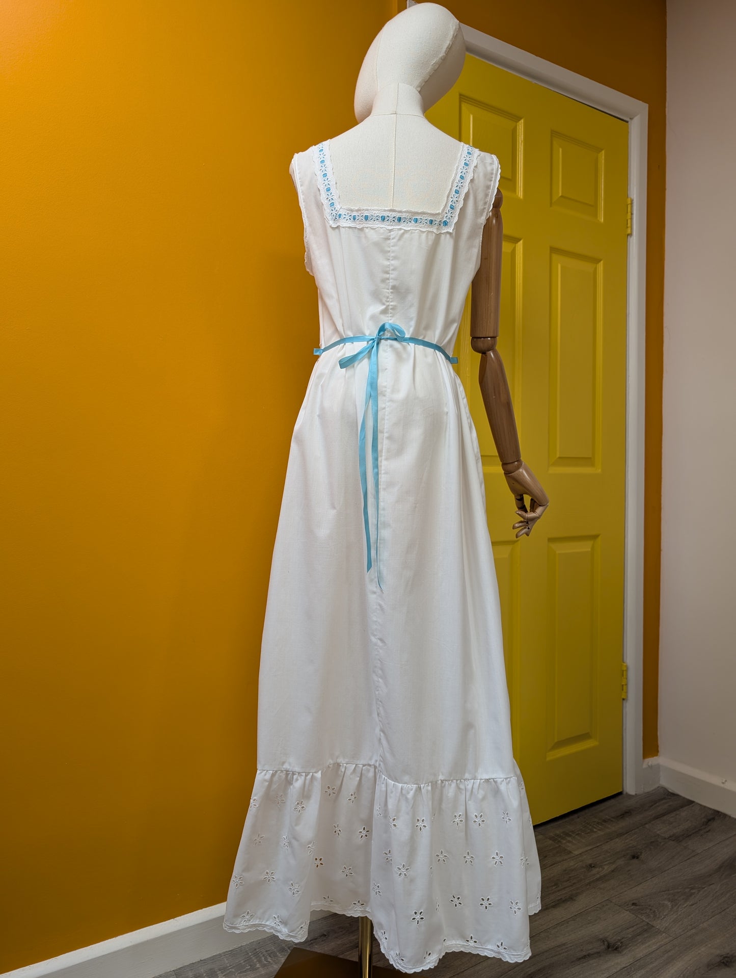 1970s Kayser white nightdress - S/M