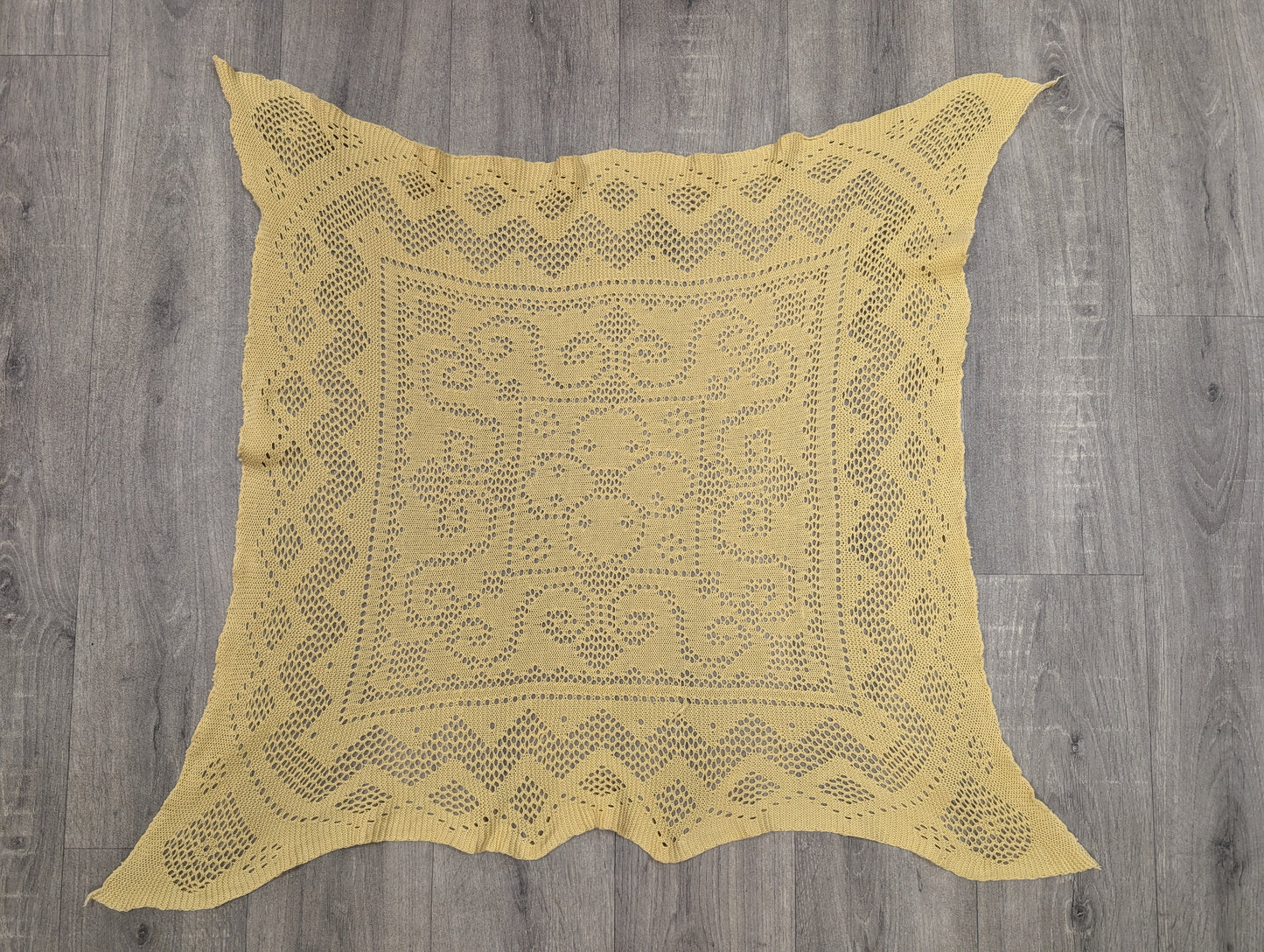 80s/90s unlabelled Laura Ashley yellow cotton shawl/scarf