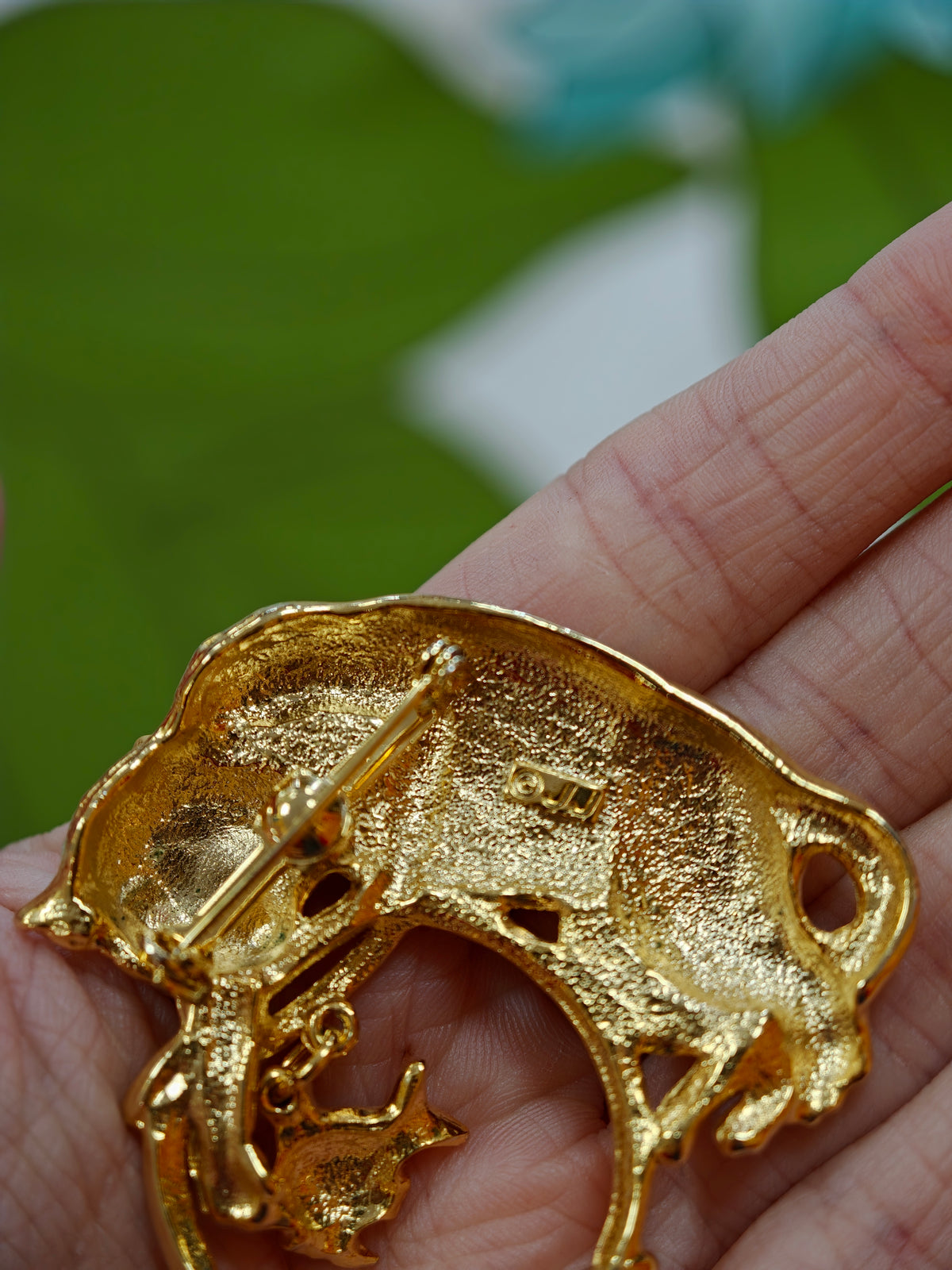 JJ Jonette Jewelry cat in fish bowl gold brooch