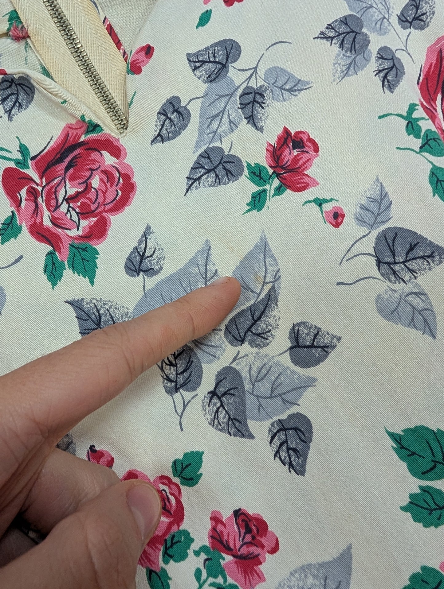 1950s rose print cotton dress - 38"B 30"W