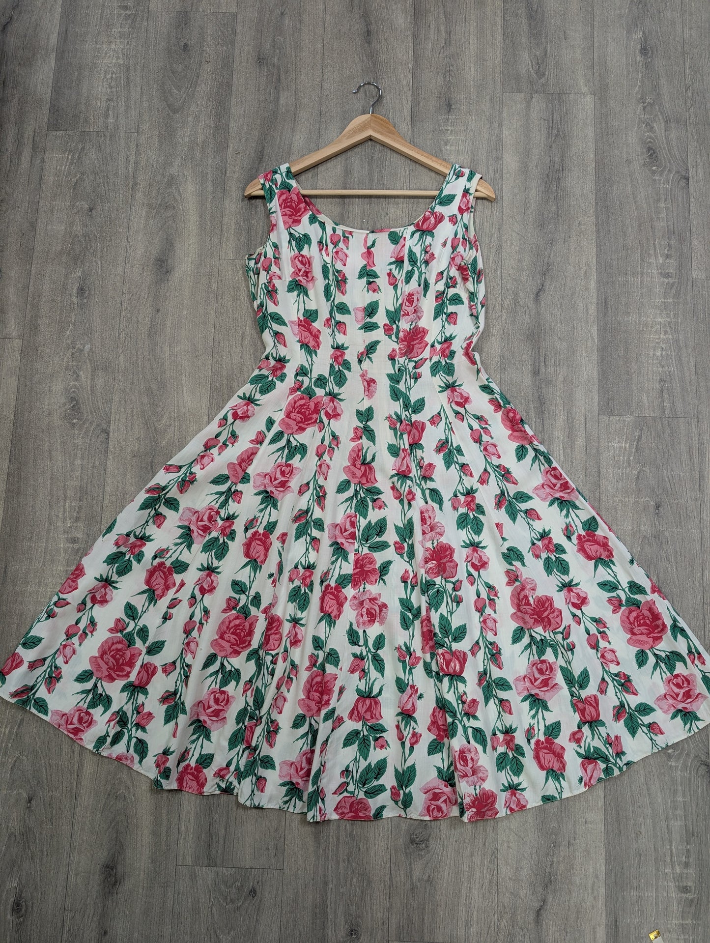 1950s rose print dress - 38"B 29"W