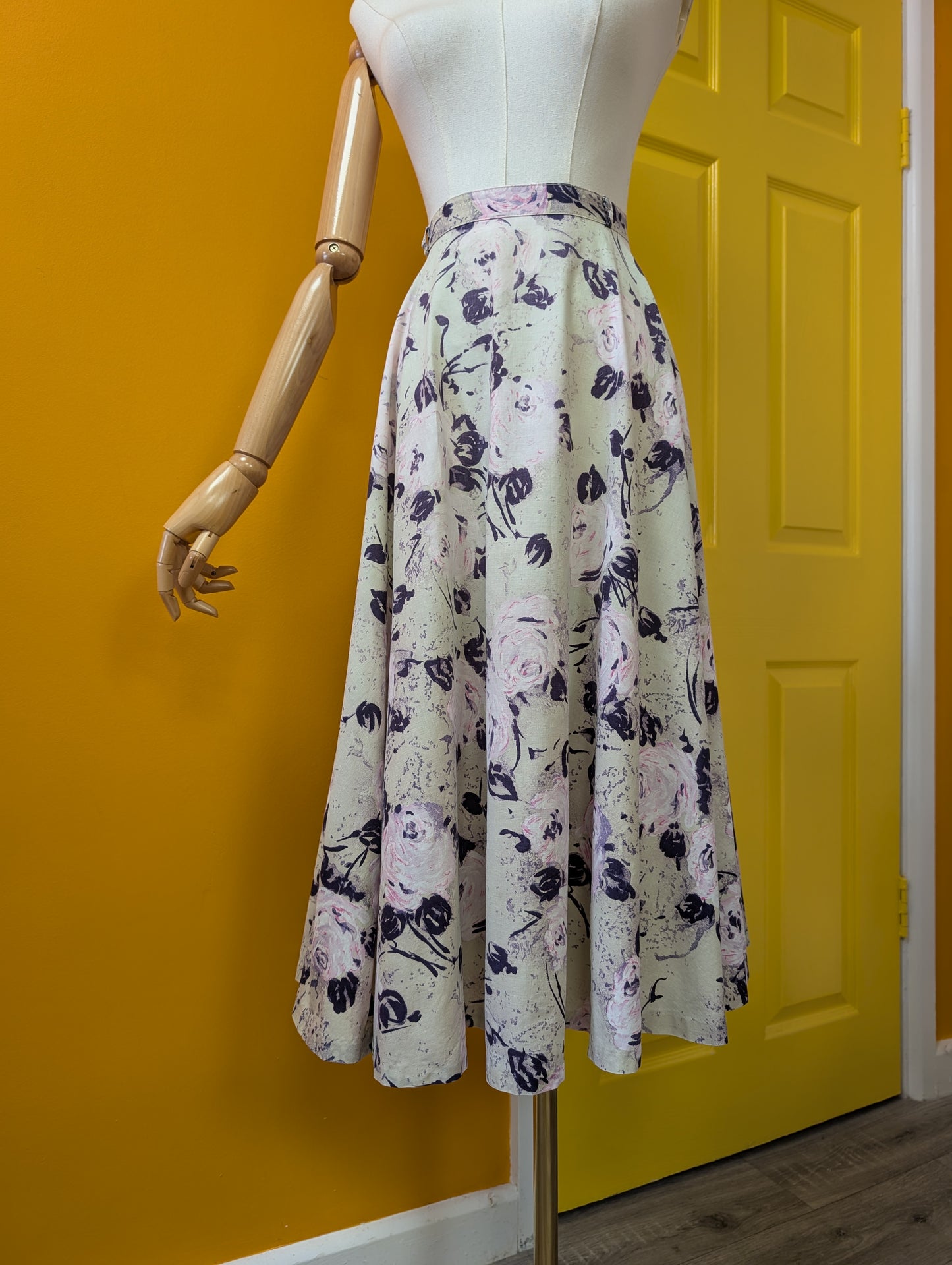 Gorgeous 1950s Venida cotton floral rose full circle skirt - 29"/30" waist