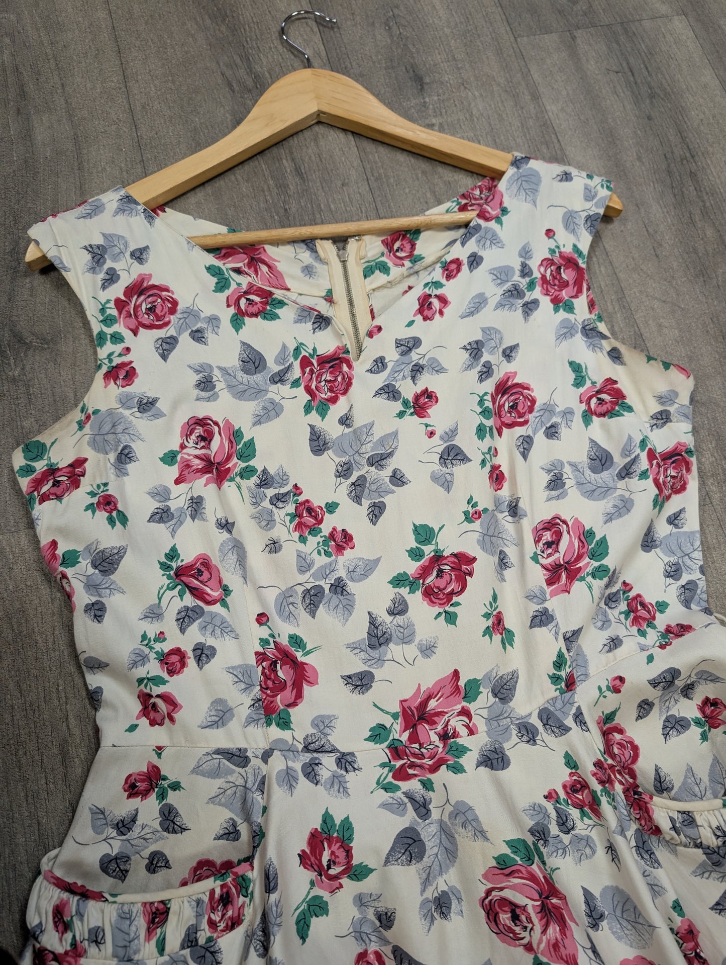 1950s rose print cotton dress - 38"B 30"W