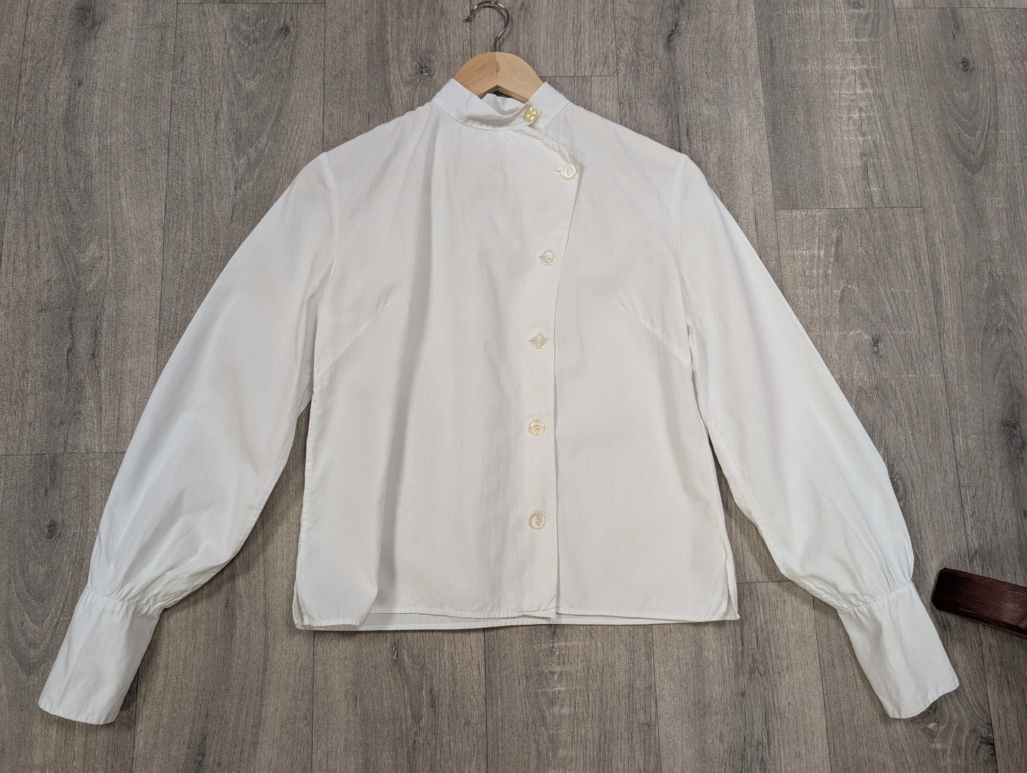 Asymmetrical button up white cotton shirt - S