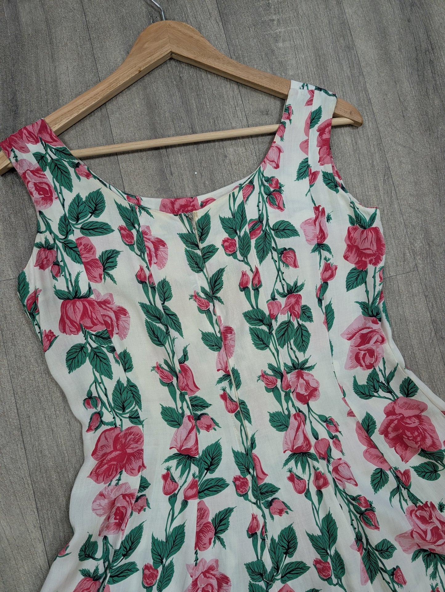 1950s rose print dress - 38"B 29"W
