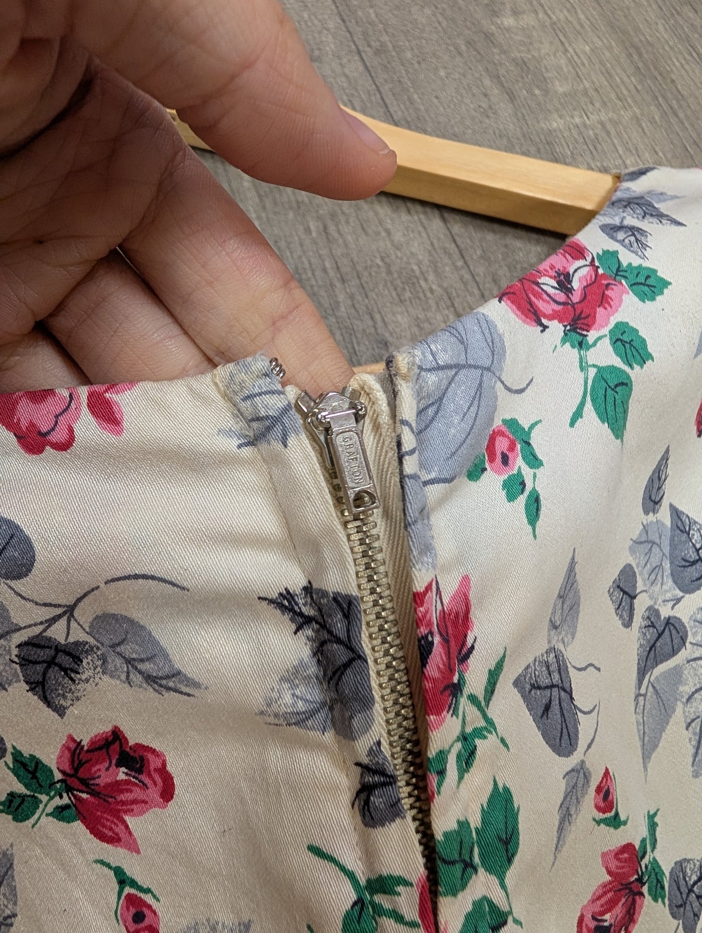 1950s rose print cotton dress - 38"B 30"W