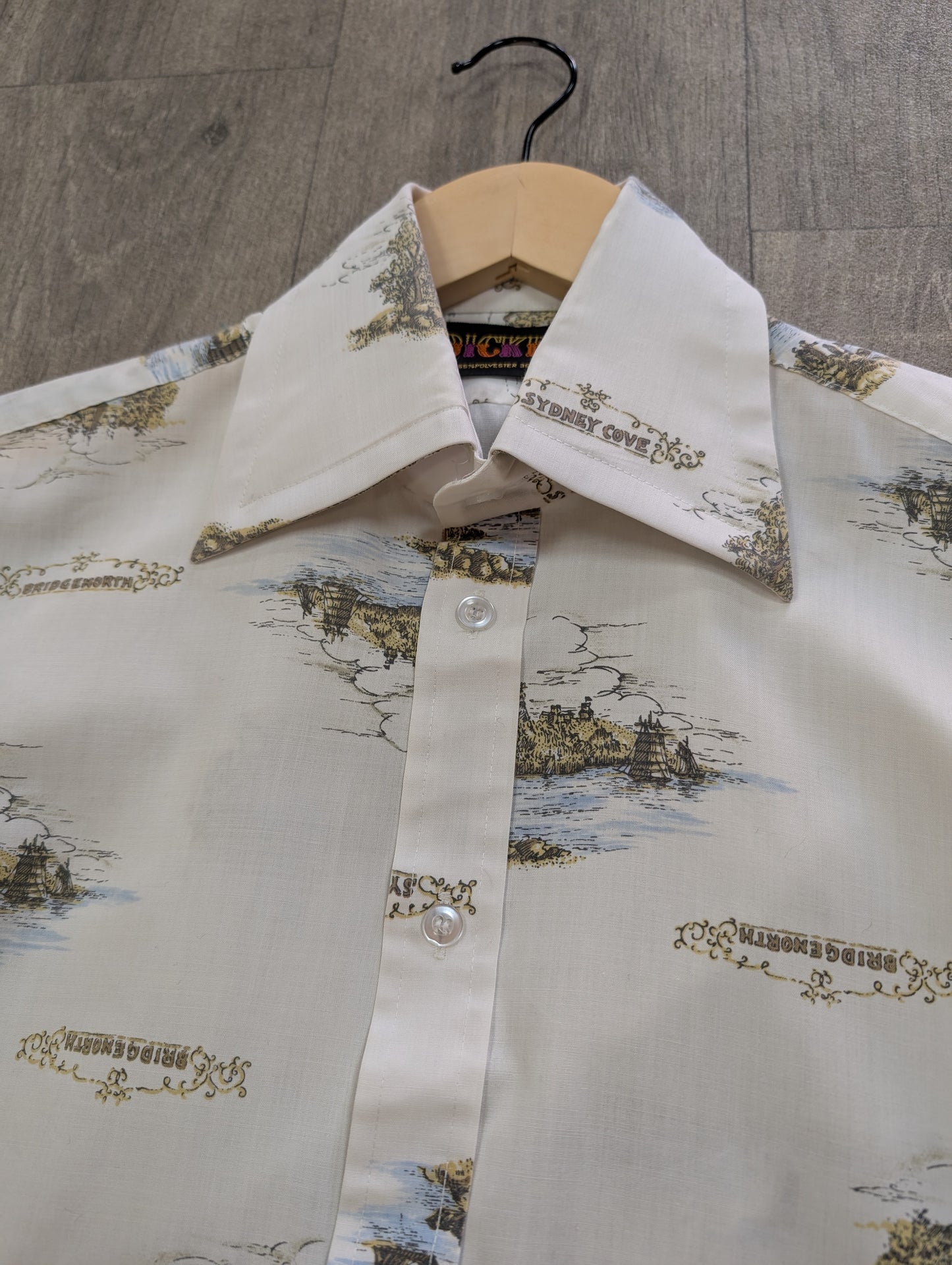 1970s Dickens novelty print dagger collar shirt