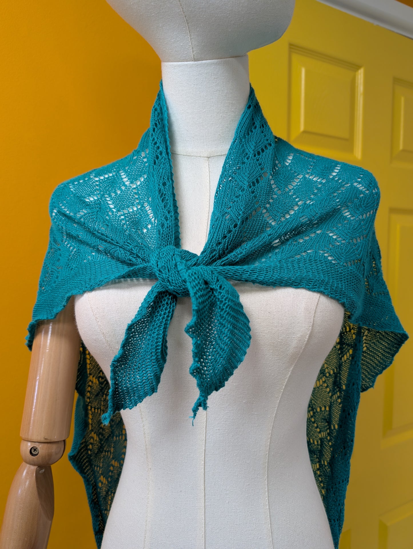 80s/90s unlabelled Laura Ashley green cotton shawl/scarf
