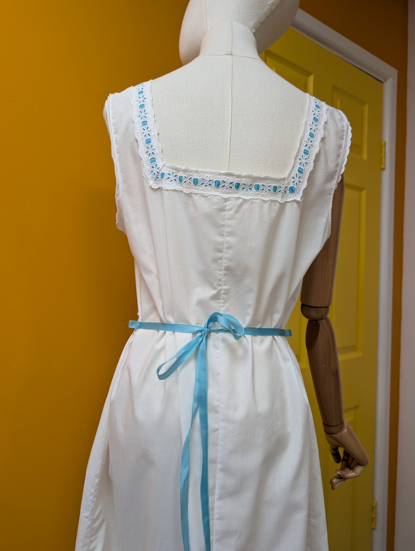 1970s Kayser white nightdress - S/M