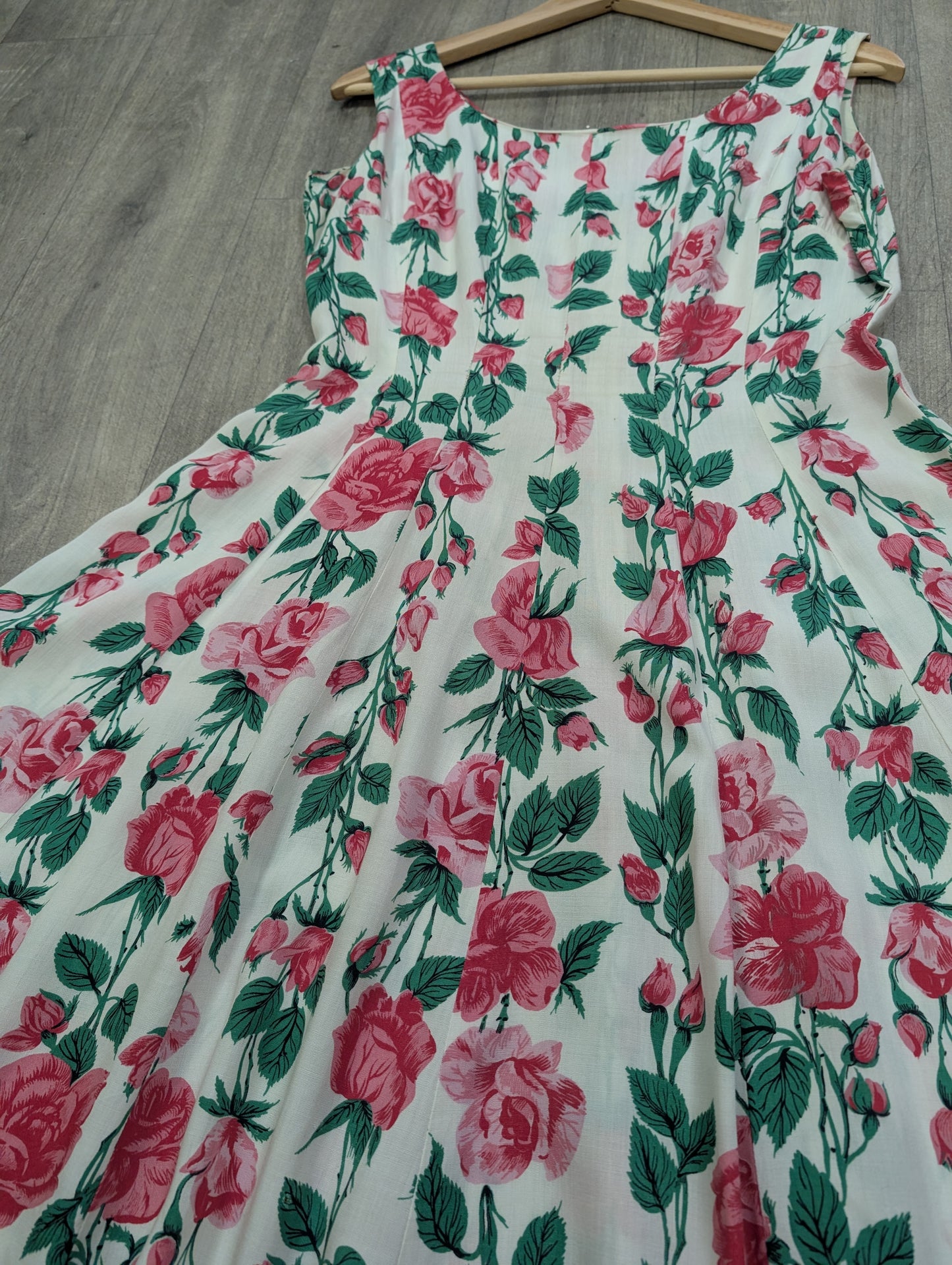 1950s rose print dress - 38"B 29"W