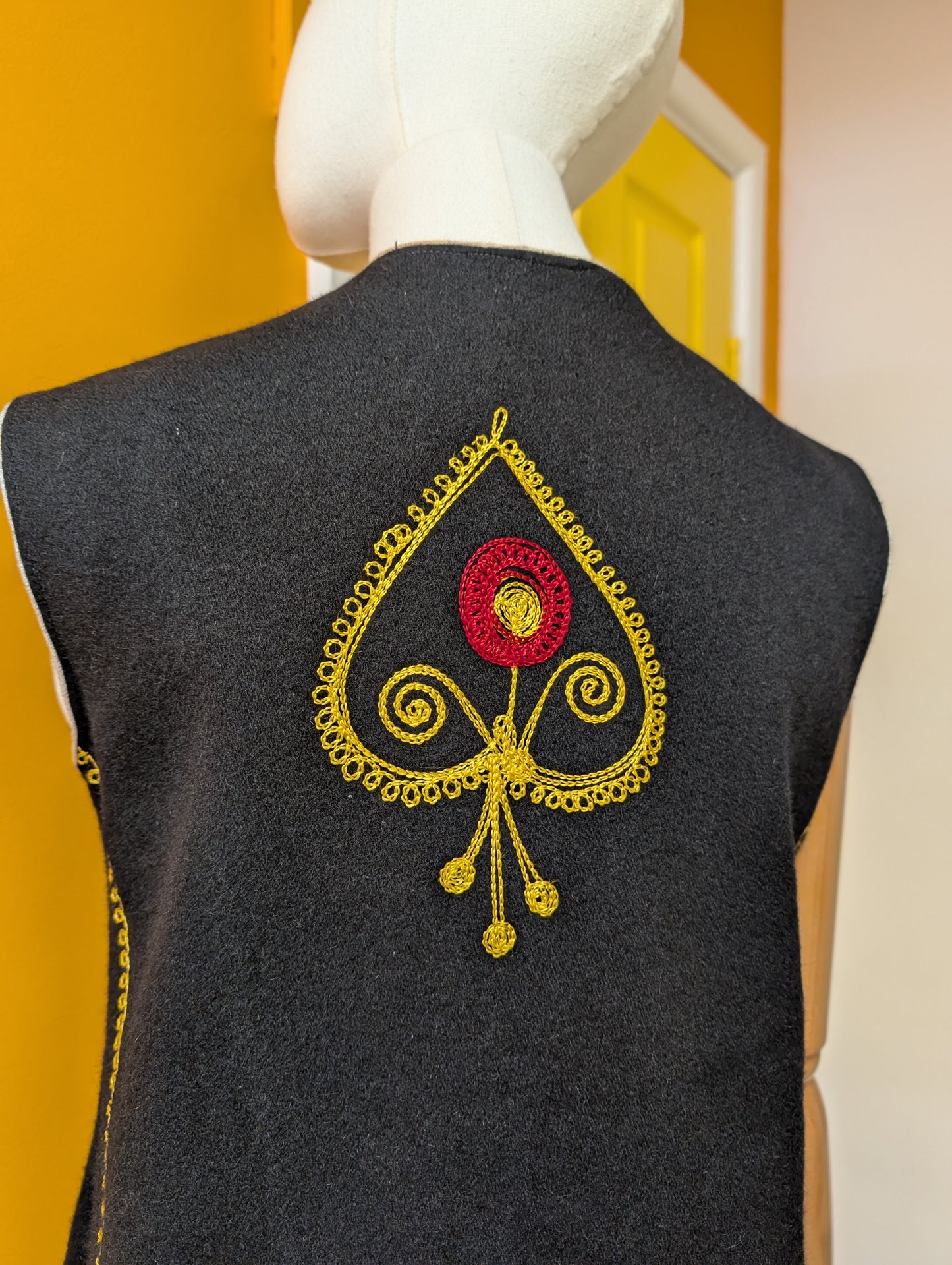Embroidered wool waistcoat - S