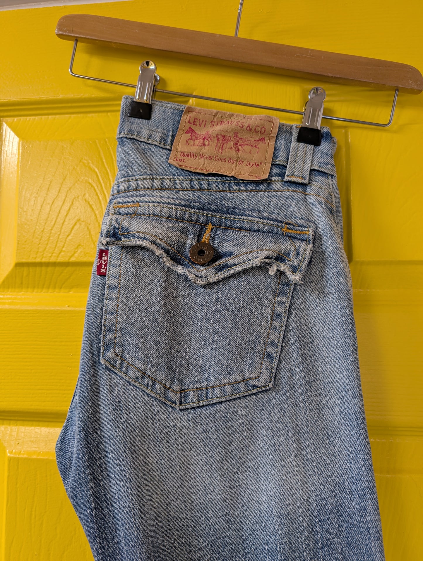 Levi's slouch flare jeans low rise - 31"W 31"L