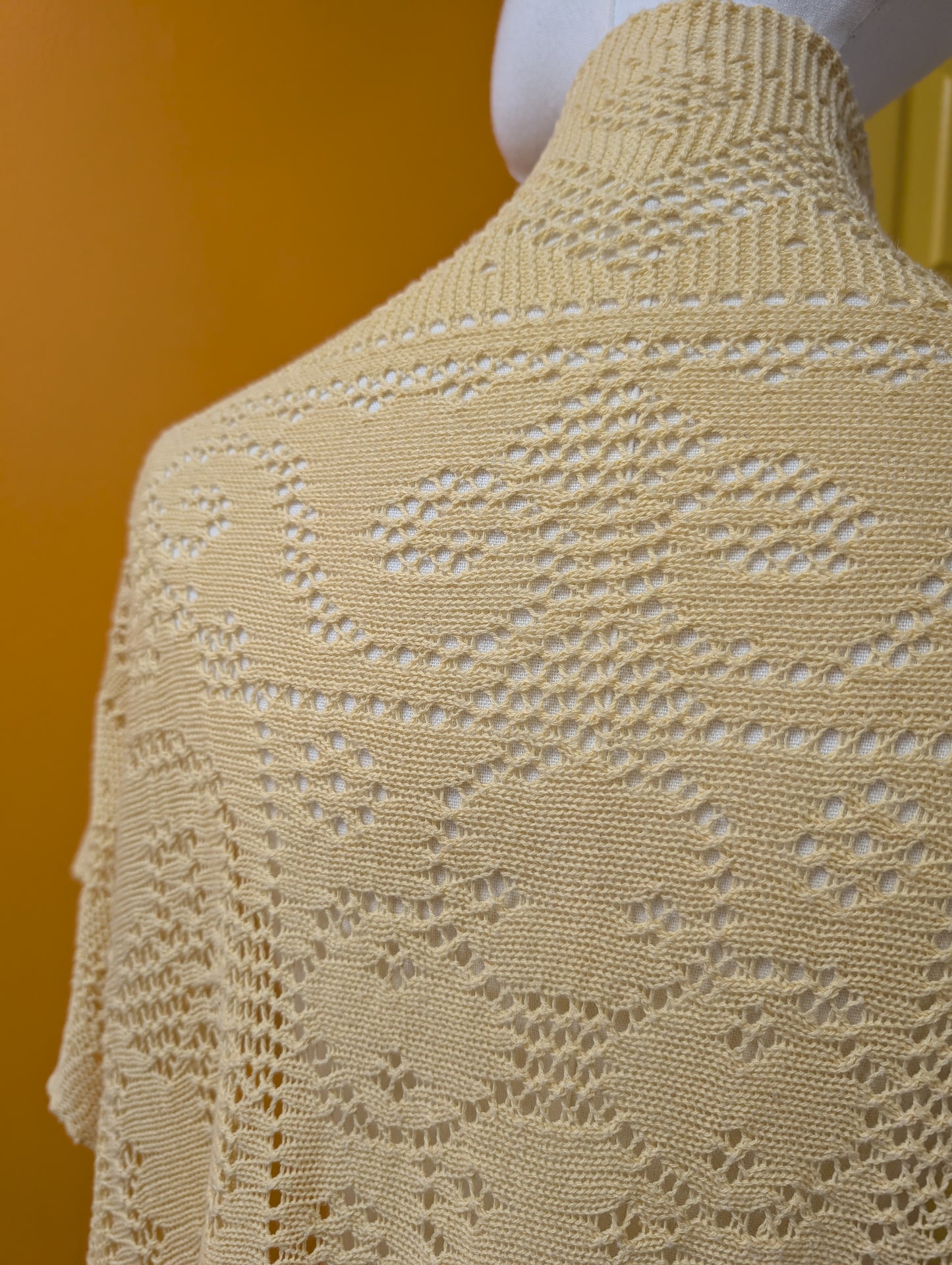 80s/90s unlabelled Laura Ashley yellow cotton shawl/scarf