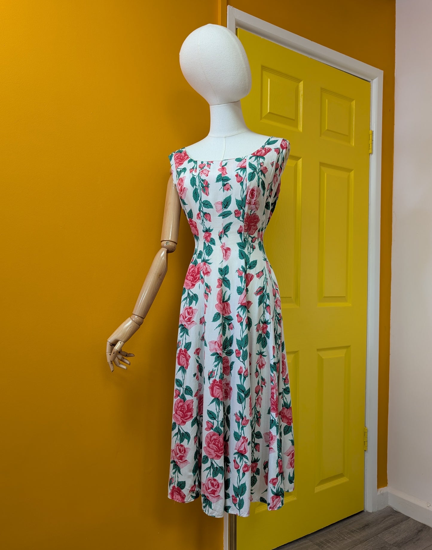 1950s rose print dress - 38"B 29"W