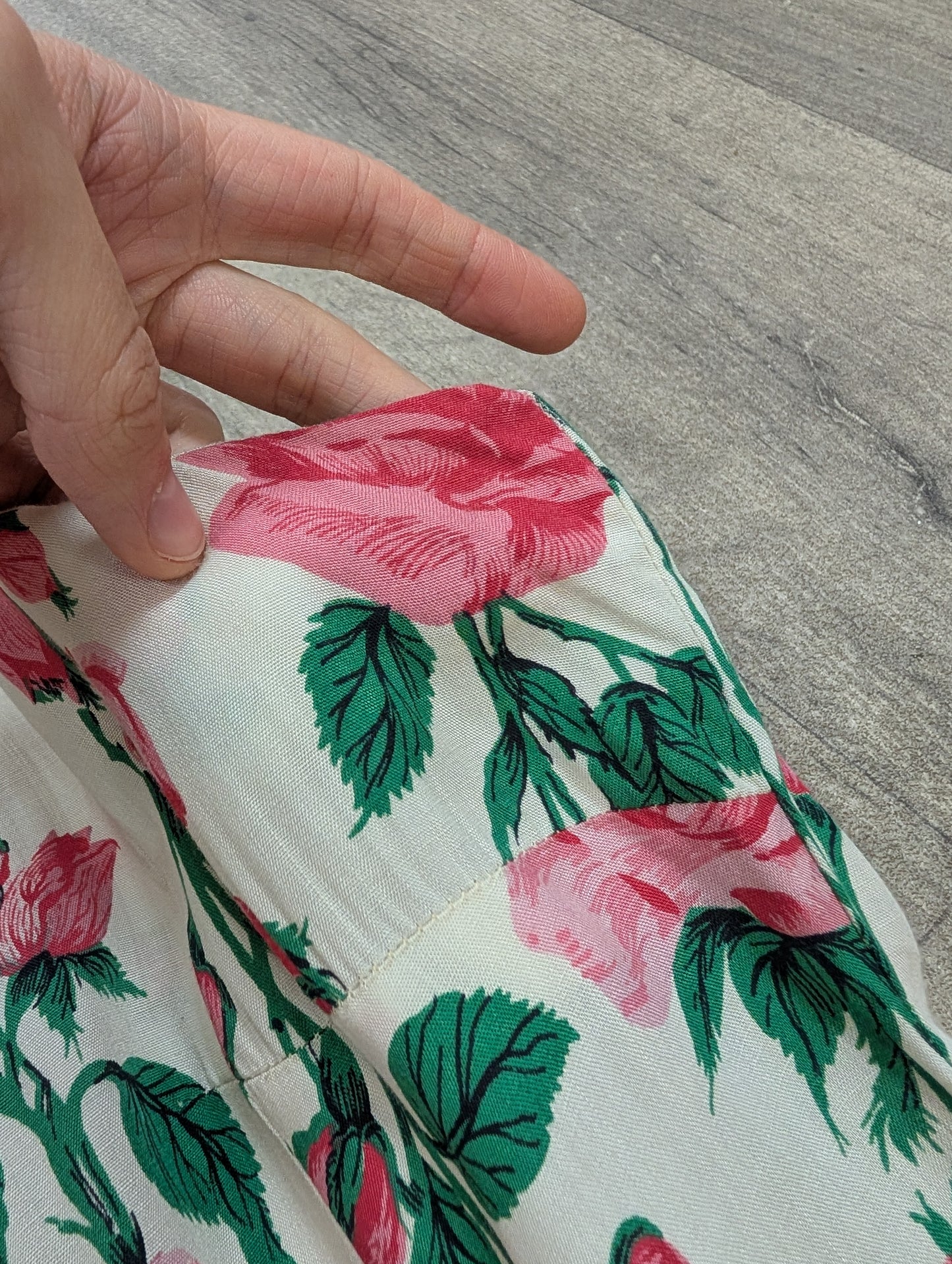 1950s rose print dress - 38"B 29"W