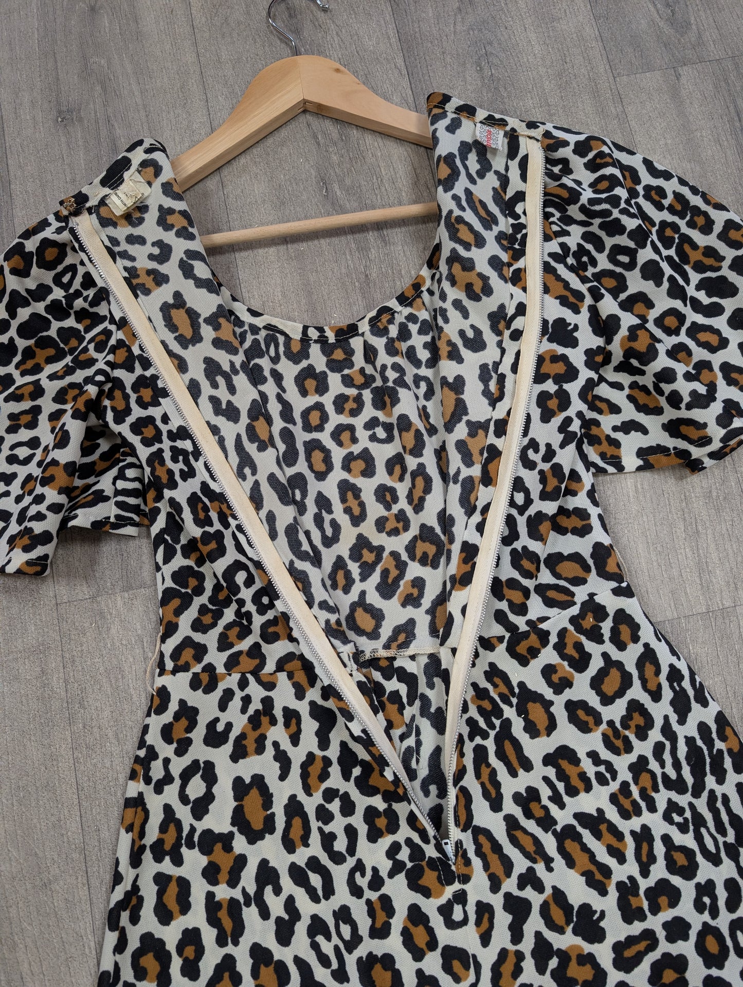 1970s Richard Shops leopard print maxi dress - S/8