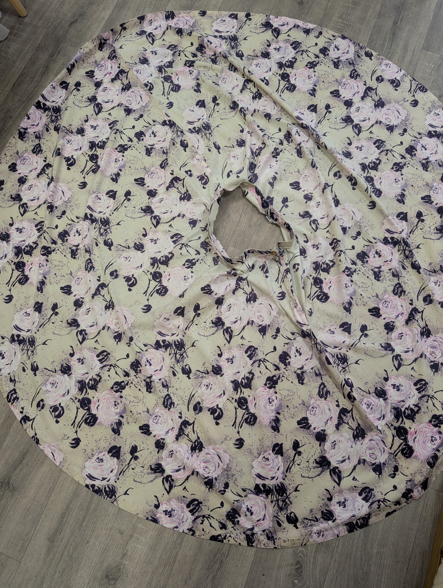 Gorgeous 1950s Venida cotton floral rose full circle skirt - 29"/30" waist