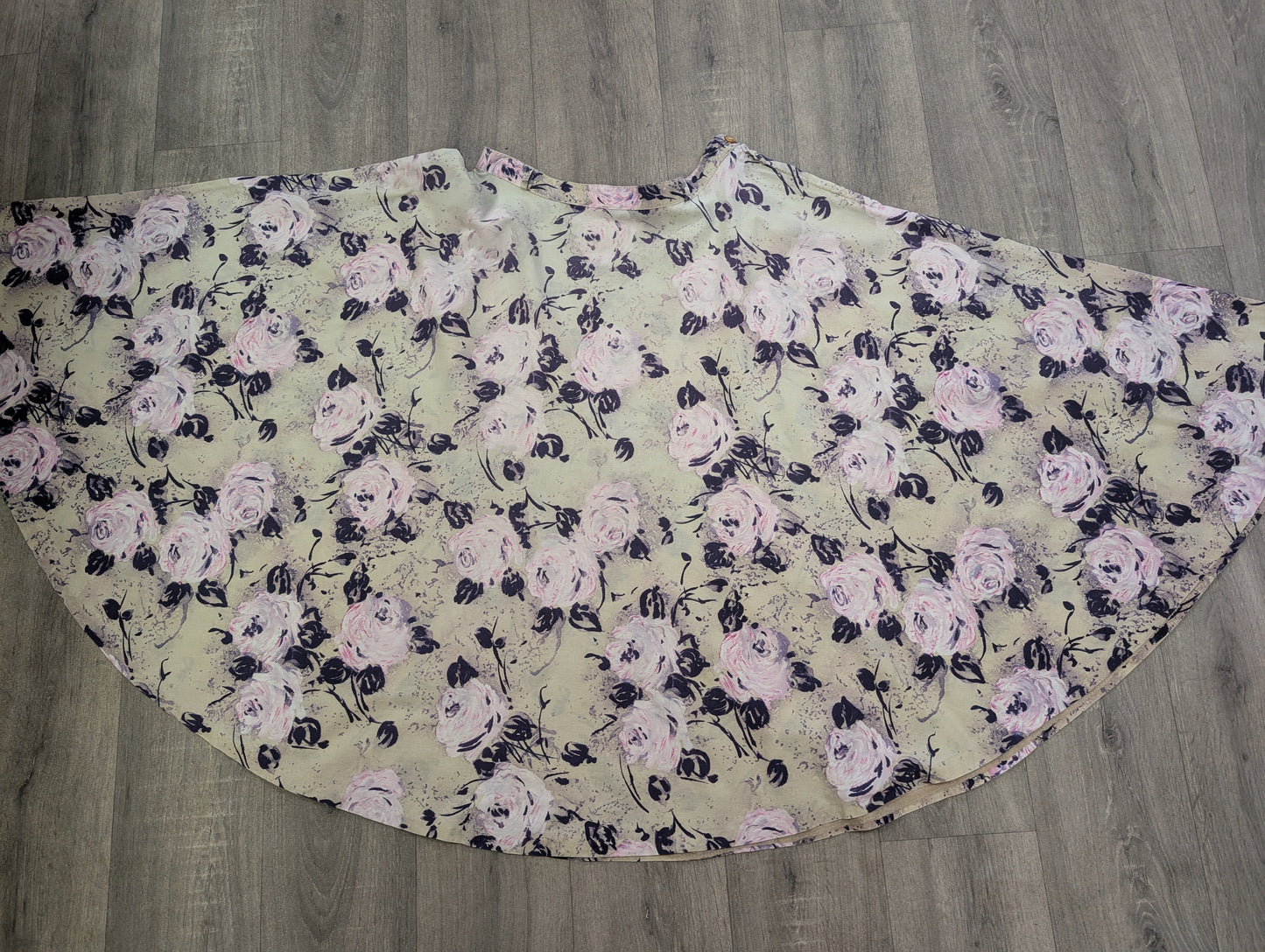 Gorgeous 1950s Venida cotton floral rose full circle skirt - 29"/30" waist