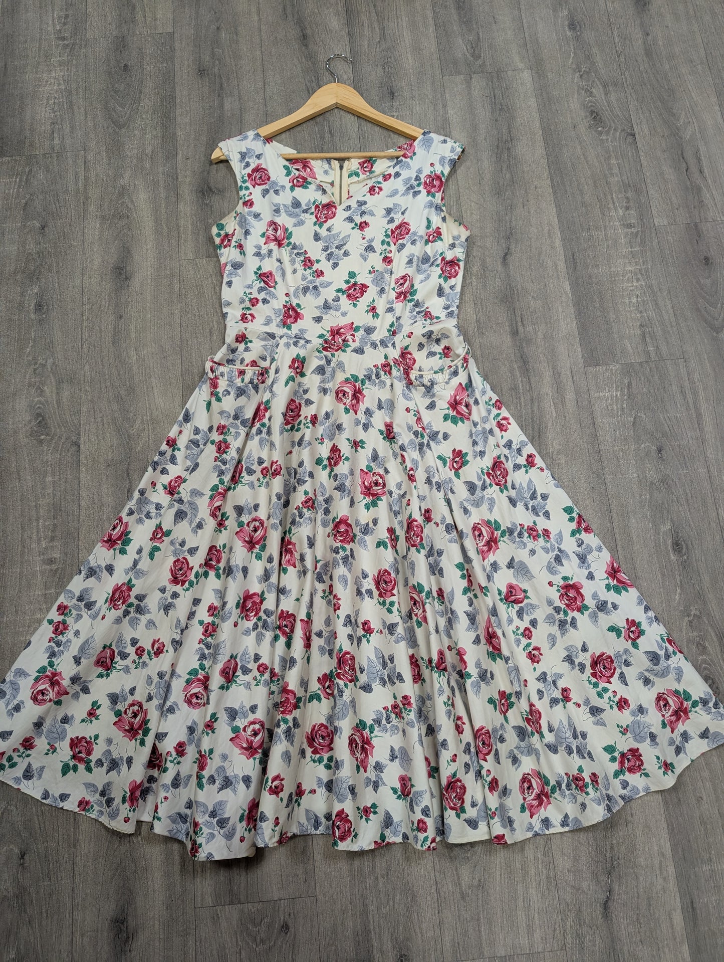 1950s rose print cotton dress - 38"B 30"W