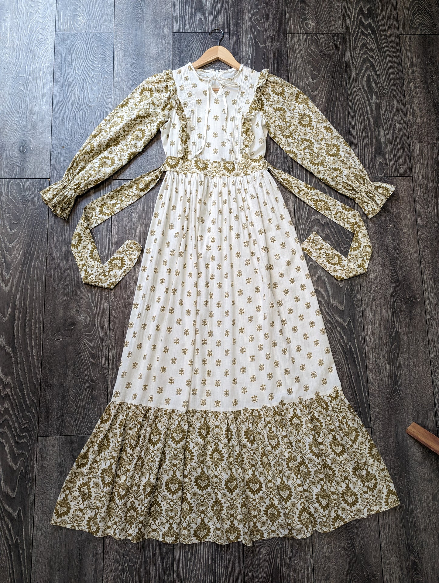 Gorgeous 1970s Earlybird maxi dress - Size 6/8