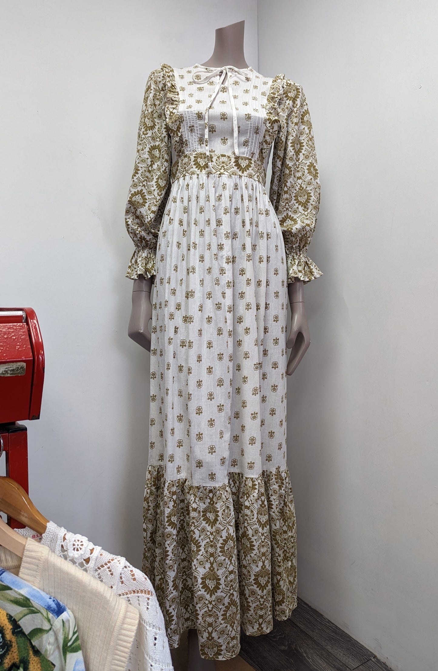 Gorgeous 1970s Earlybird maxi dress - Size 6/8