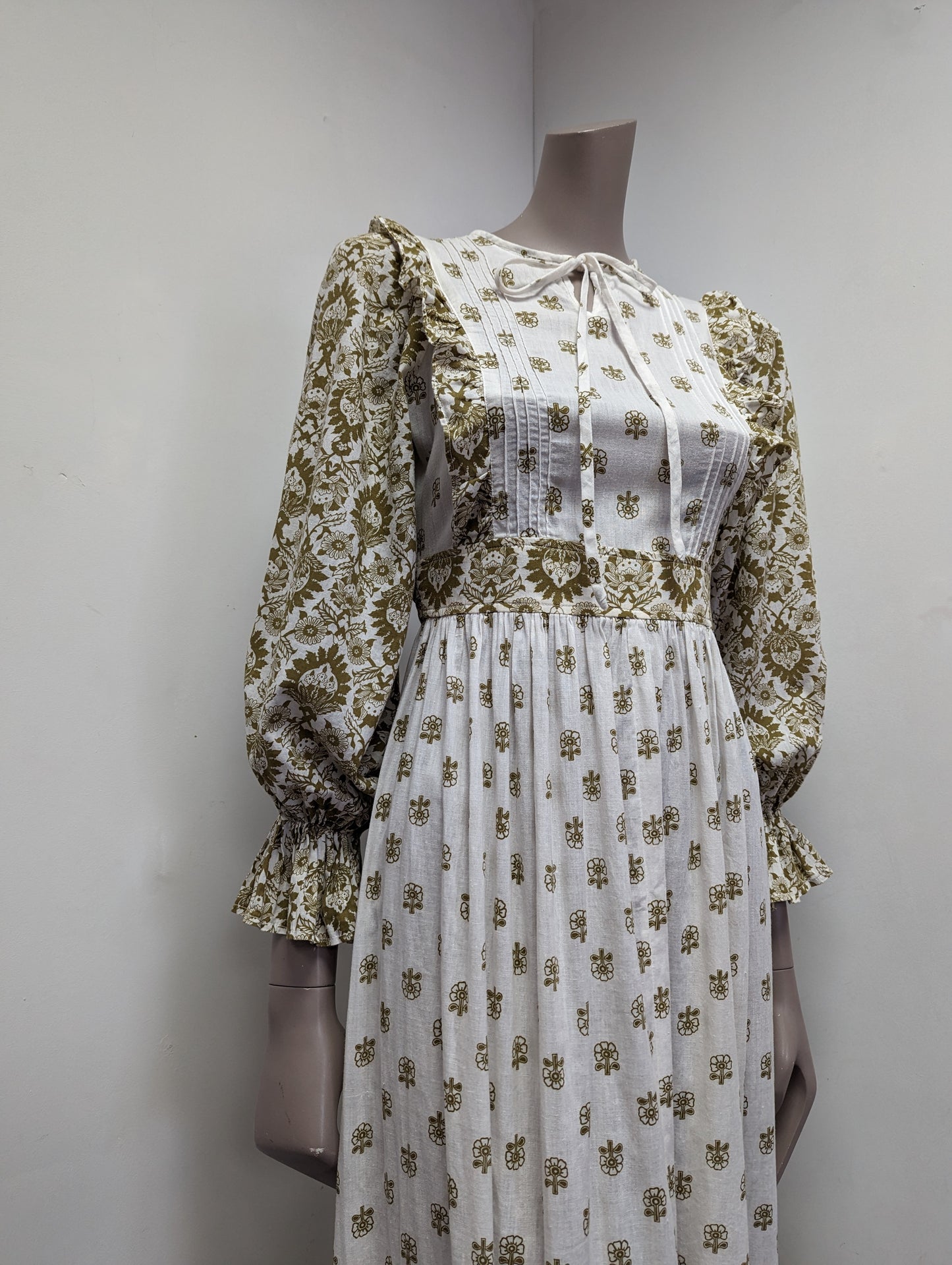 Gorgeous 1970s Earlybird maxi dress - Size 6/8