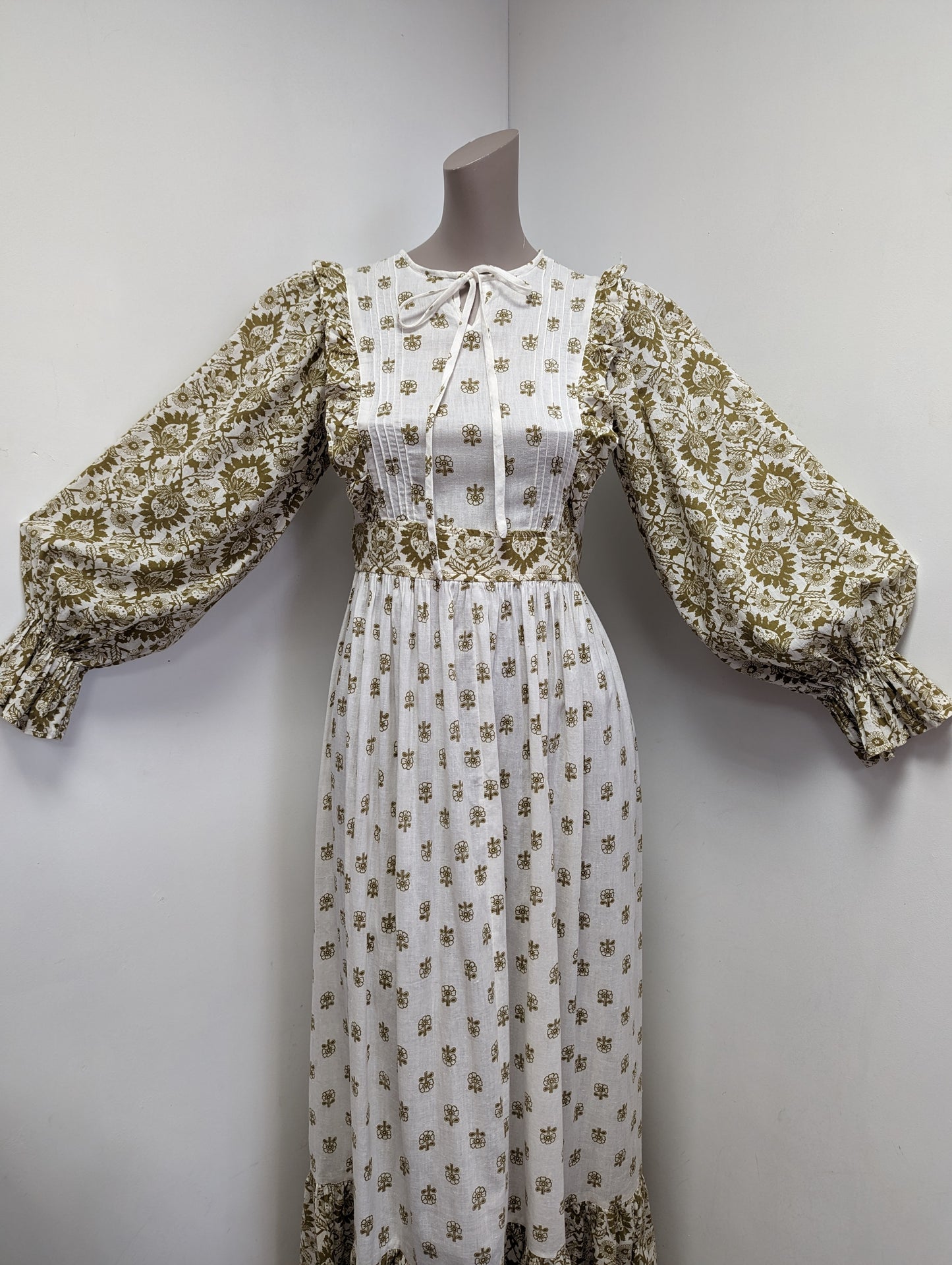 Gorgeous 1970s Earlybird maxi dress - Size 6/8