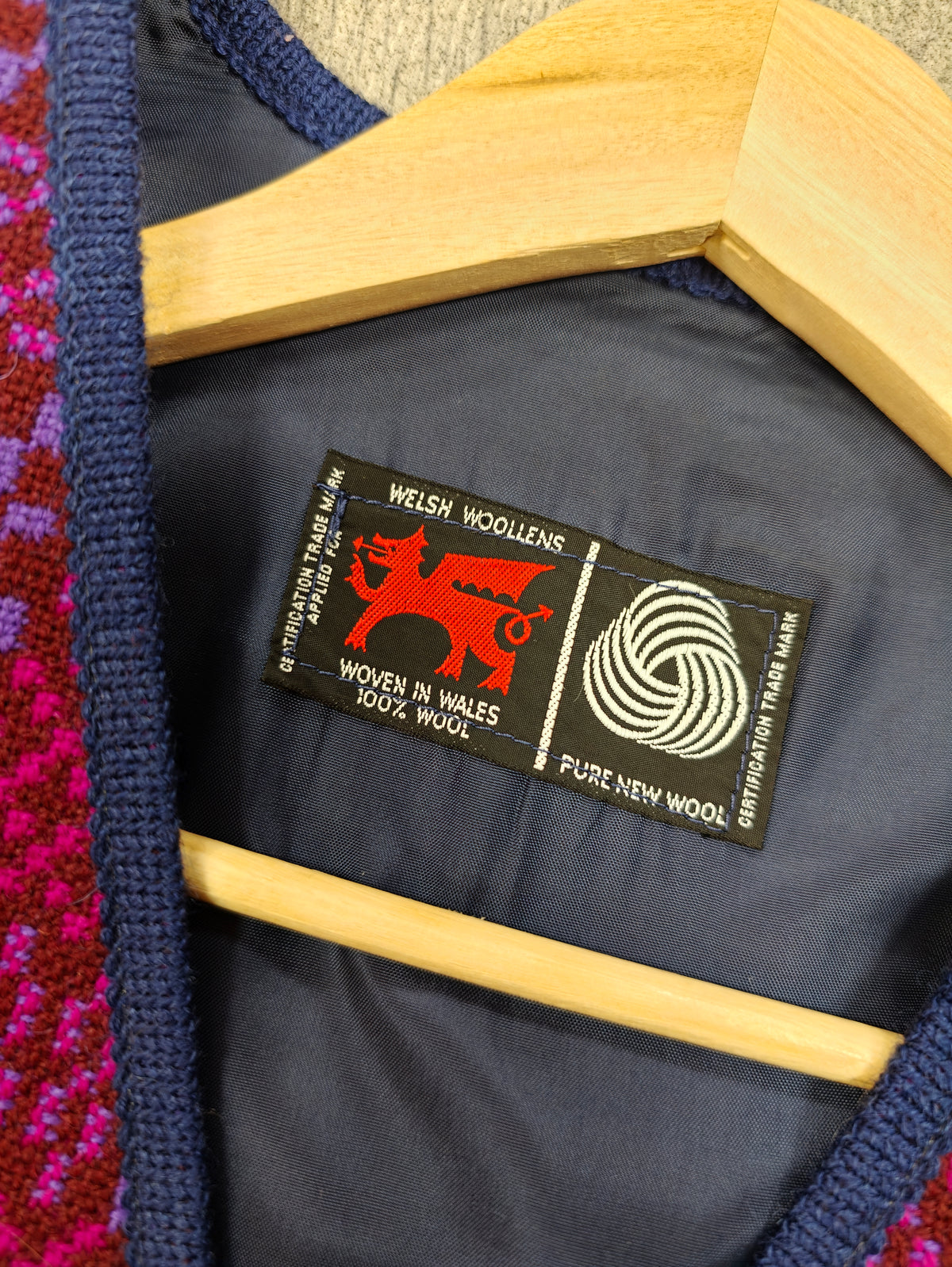 Welsh tapestry wool waistcoat & matching bag - L