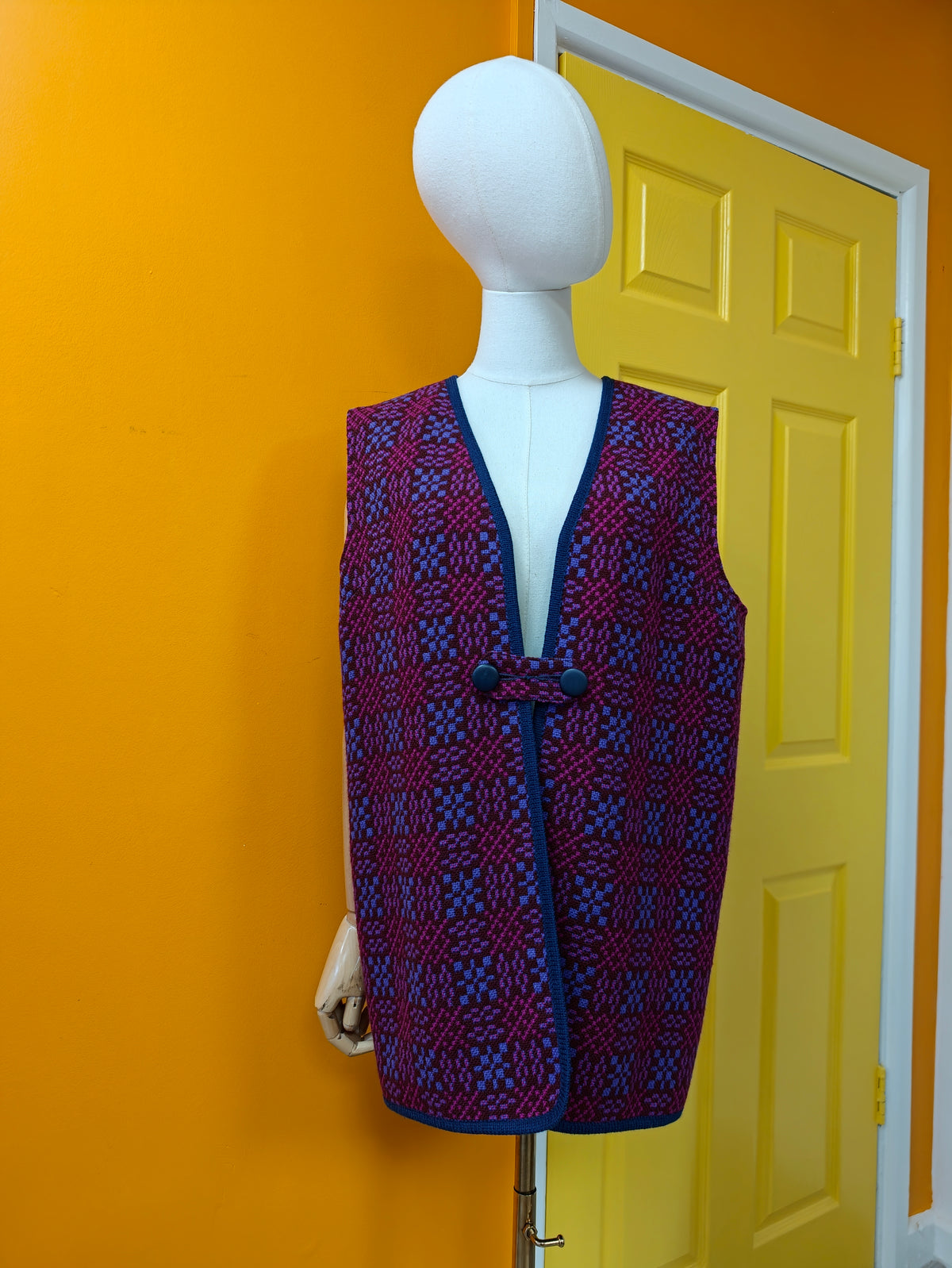 Welsh tapestry wool waistcoat & matching bag - L