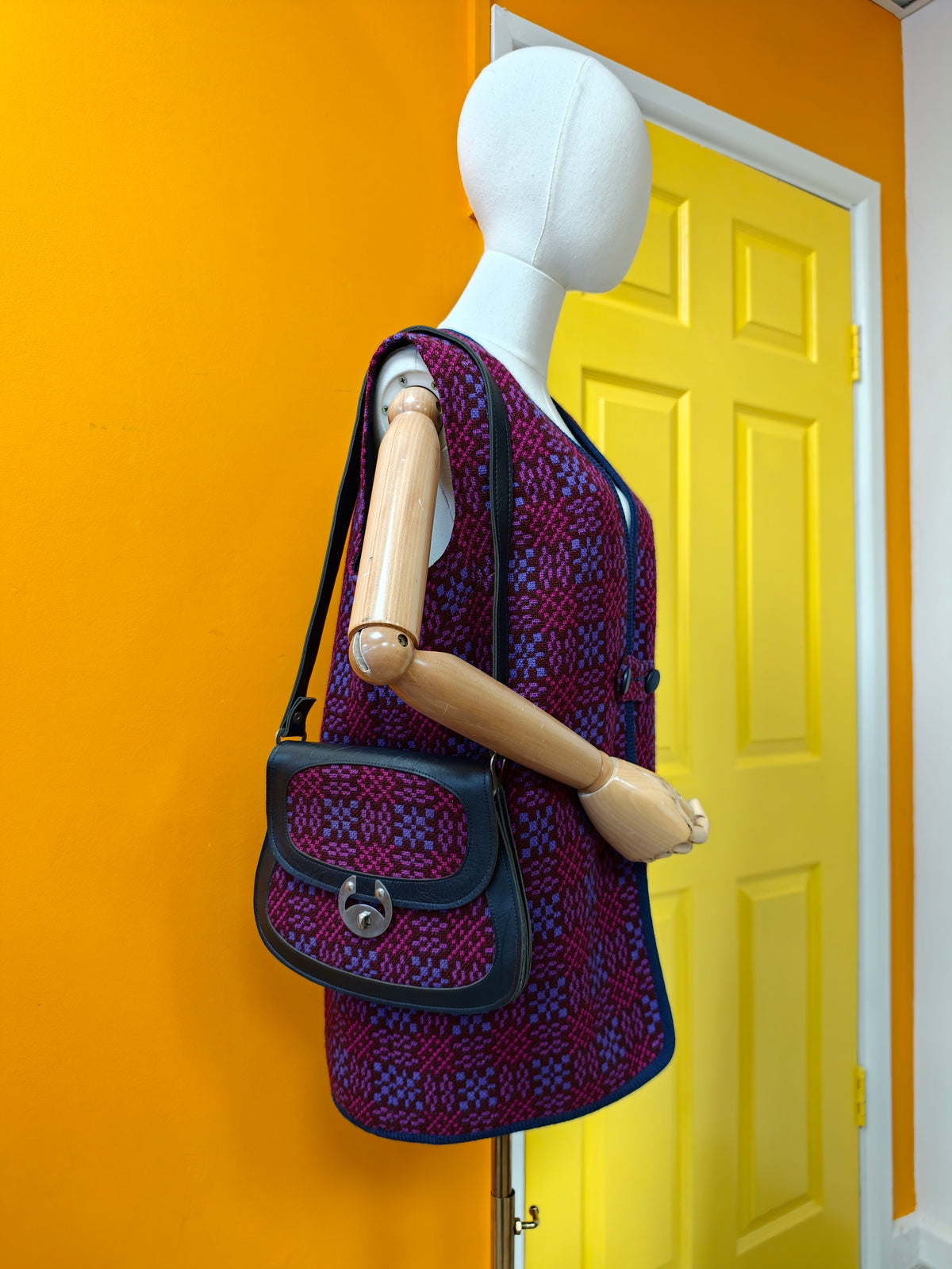 Welsh tapestry wool waistcoat & matching bag - L