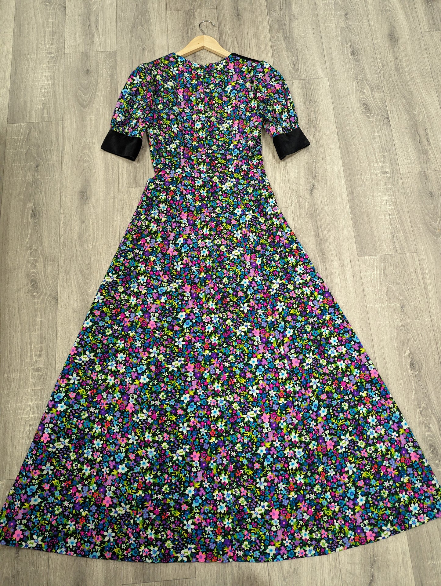 Gorgeous 1970s black velvet and floral maxi dress - Size 8