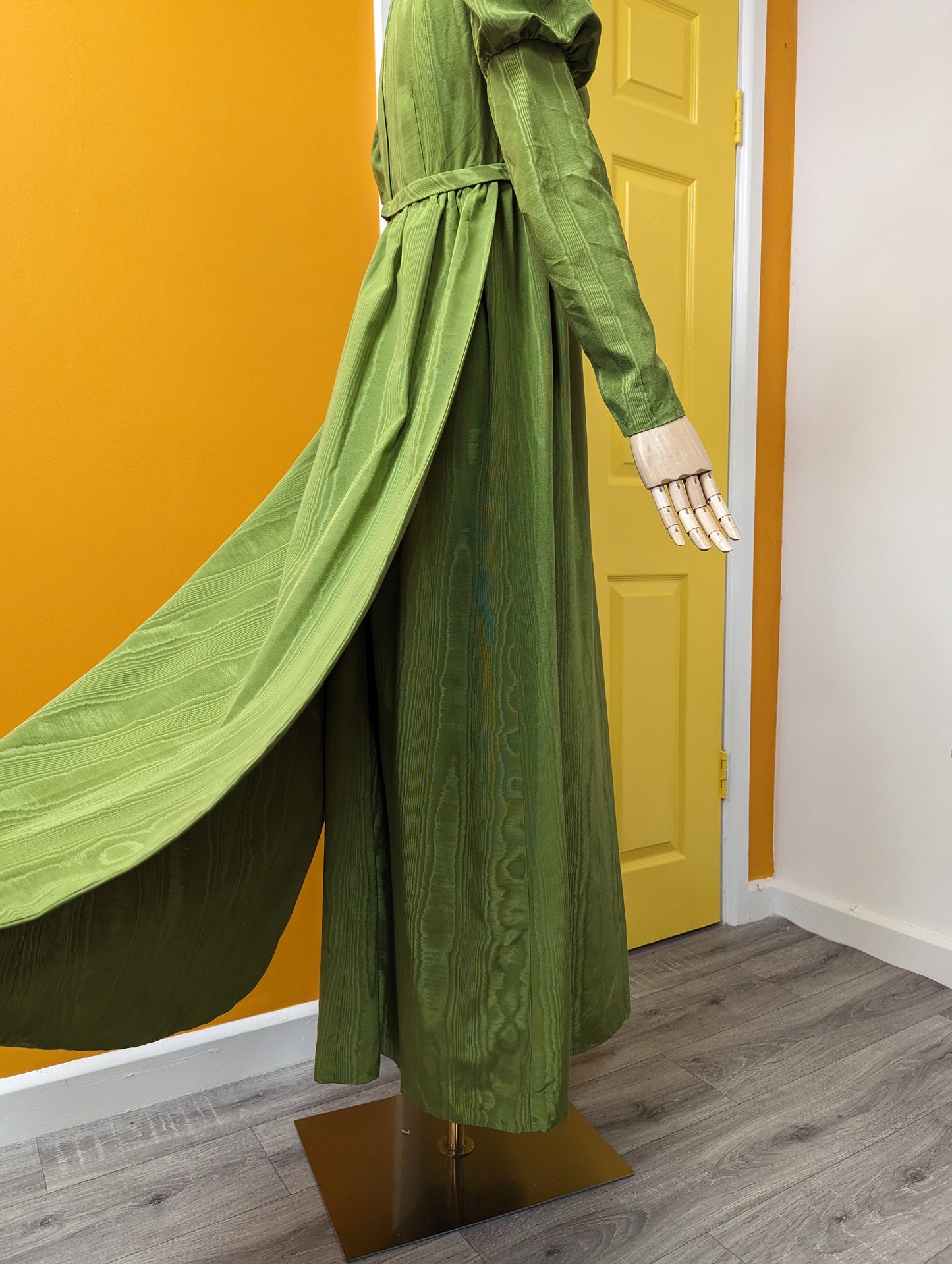 Phenomenal 1960s psychedelic medieval maxi dress with detachable train - XS/S