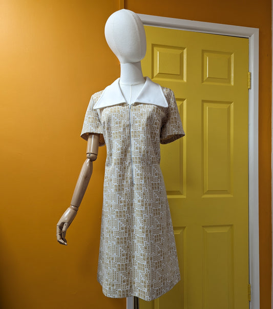 1970s dress with large collar - Size 16
