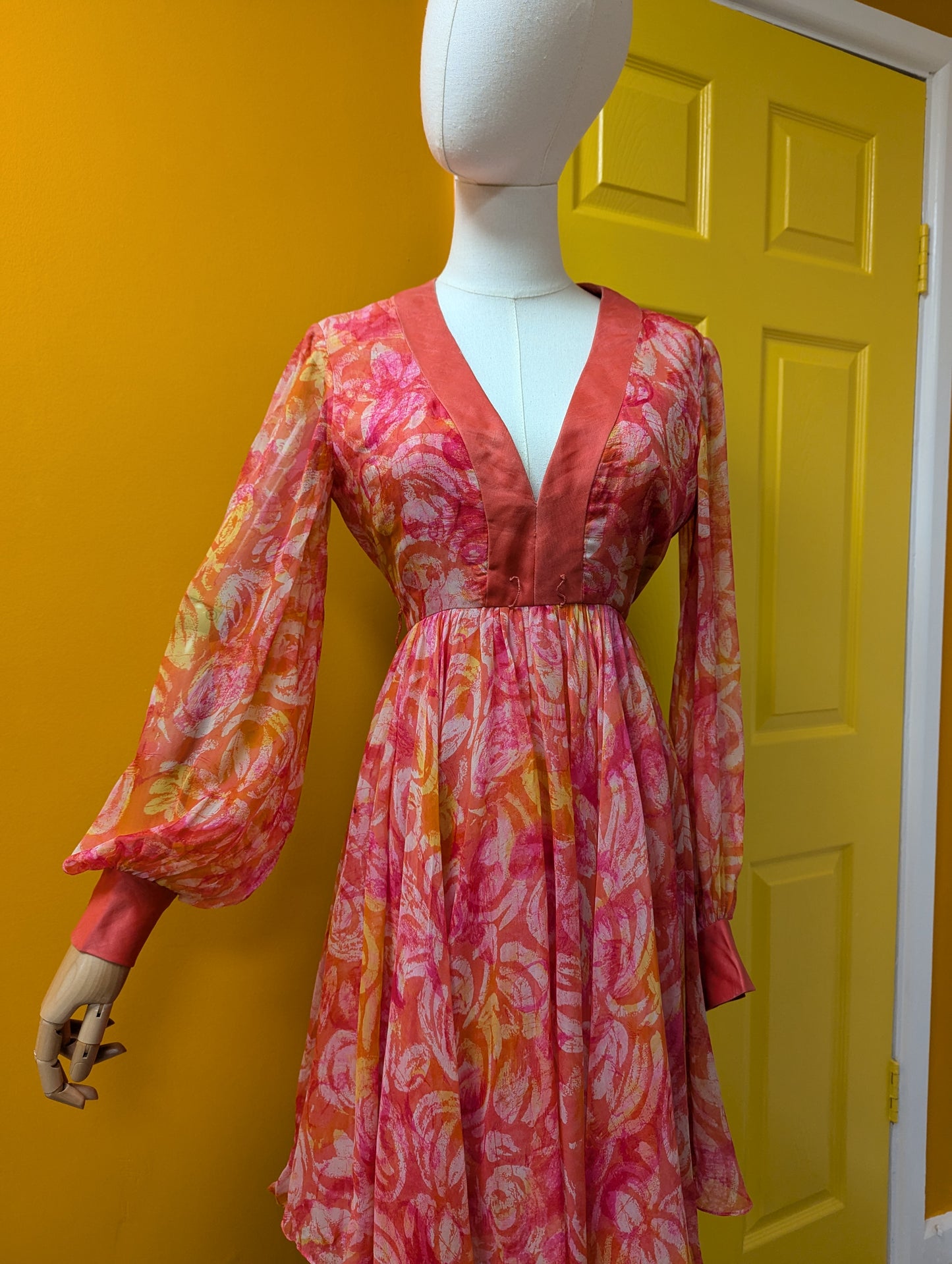 1970s Malcolm Starr by Rizkallah pink silk chiffon balloon sleeve dress - Size 8/10