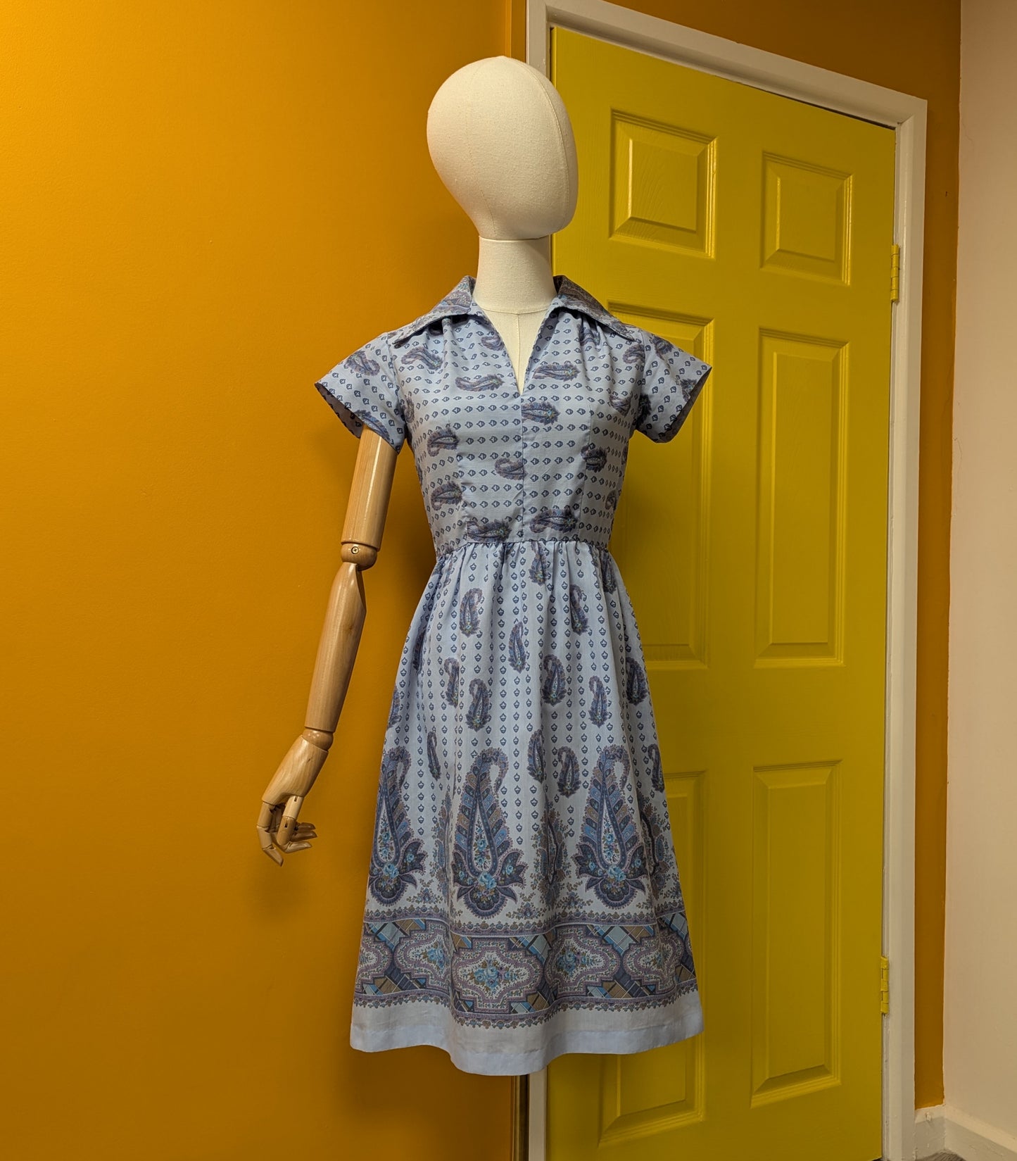 1970s Keynote paisley blue dress - Size 8