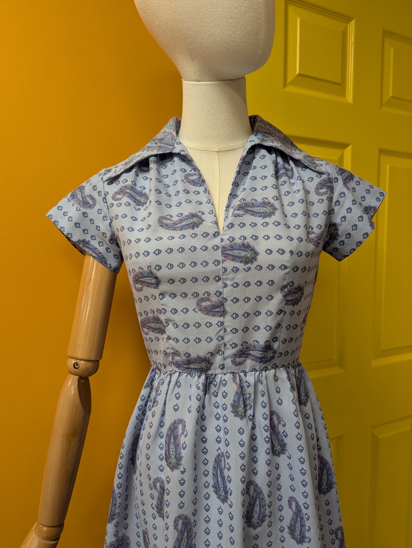 1970s Keynote paisley blue dress - Size 8