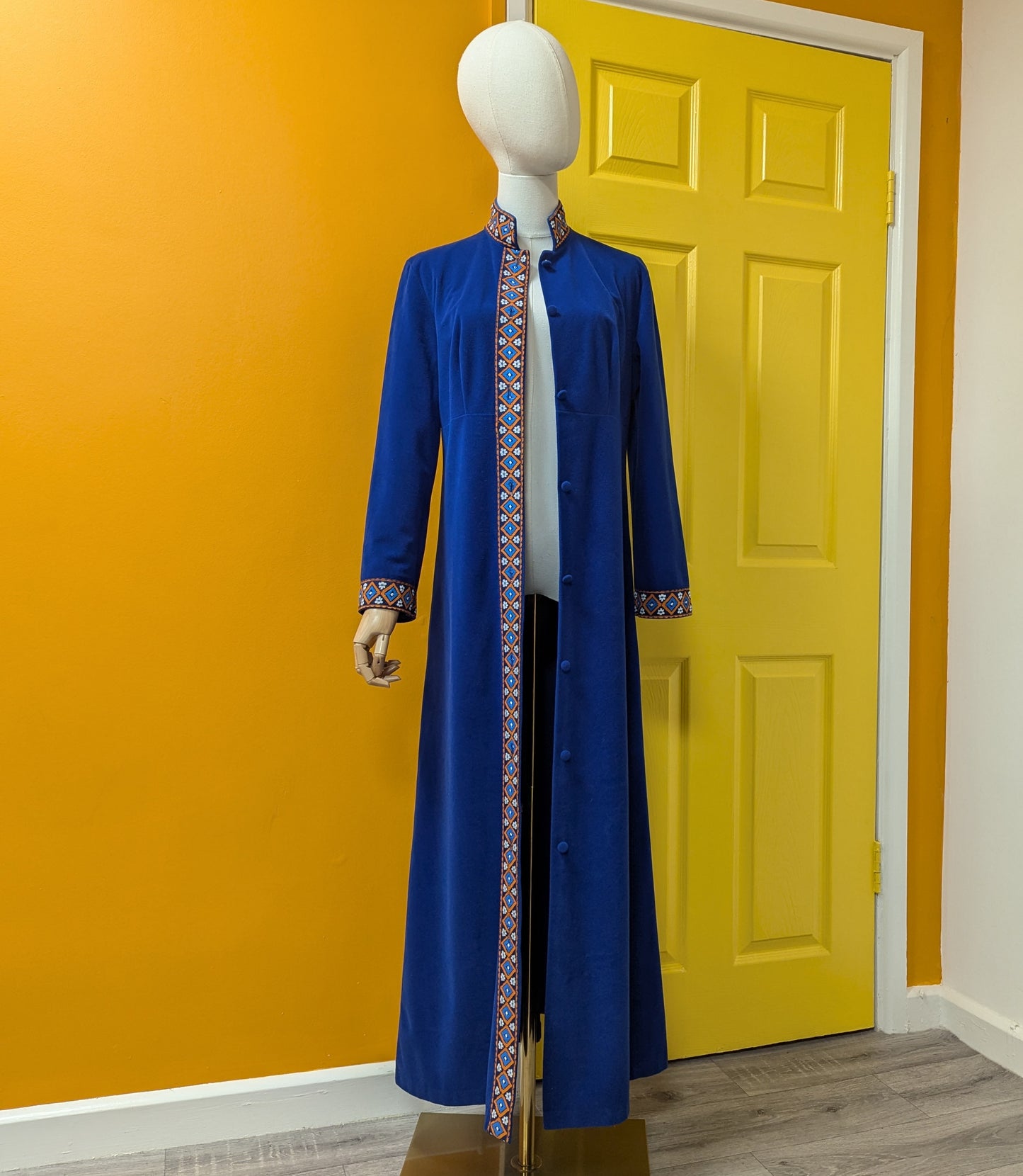 Epic 1970s Prova house coat - S