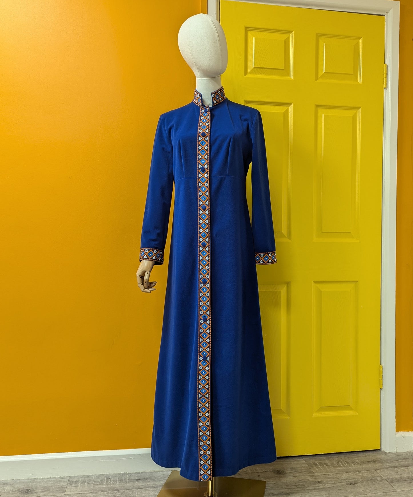 Epic 1970s Prova house coat - S