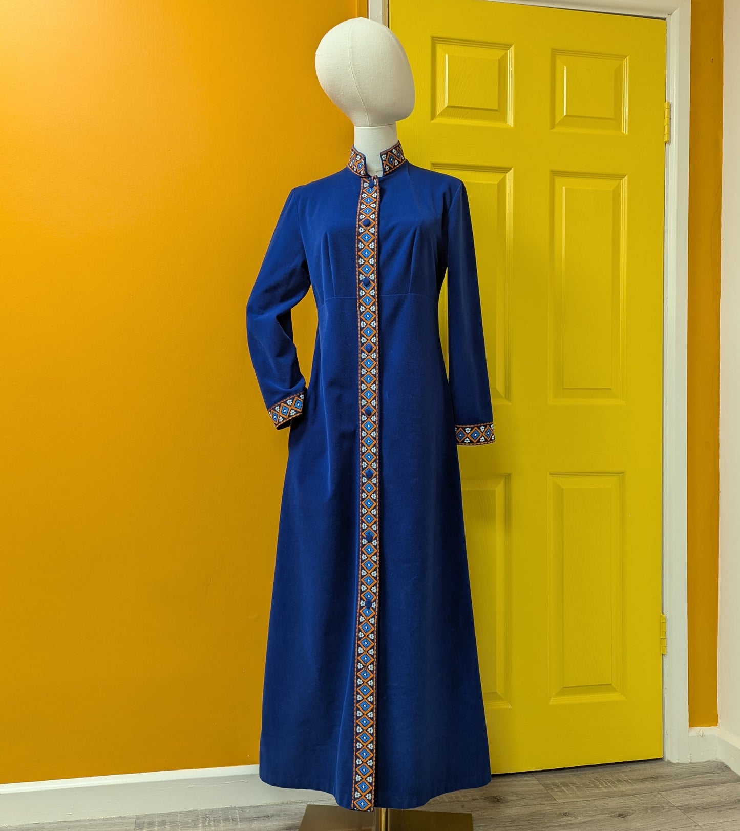 Epic 1970s Prova house coat - S