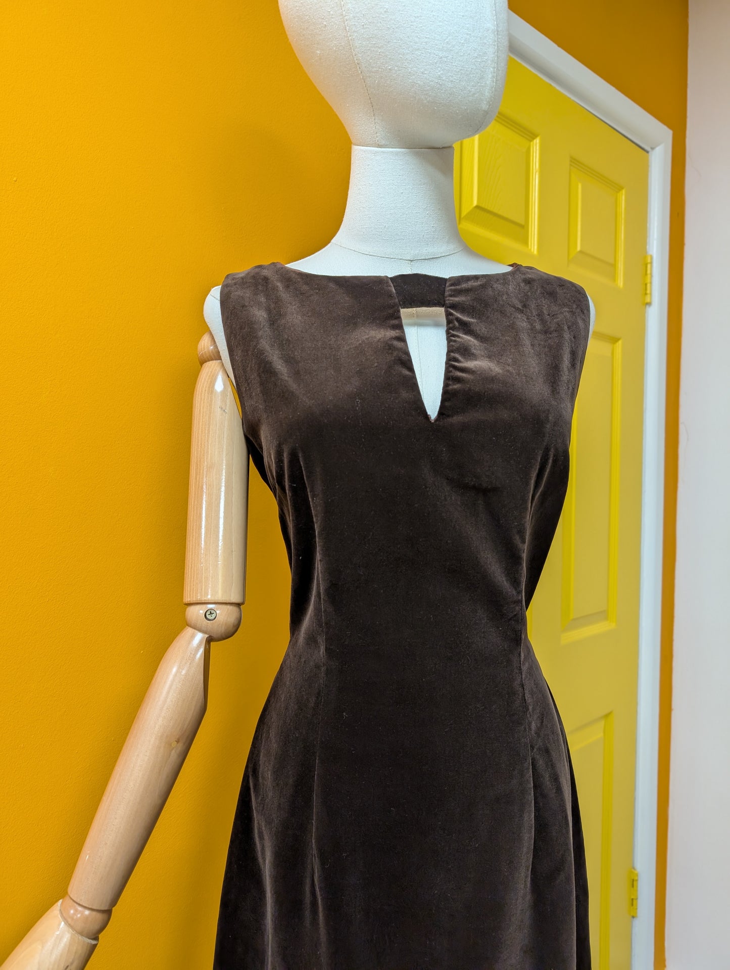 1960s Carnegie 'it's a symphony' brown velvet dress - Size 10