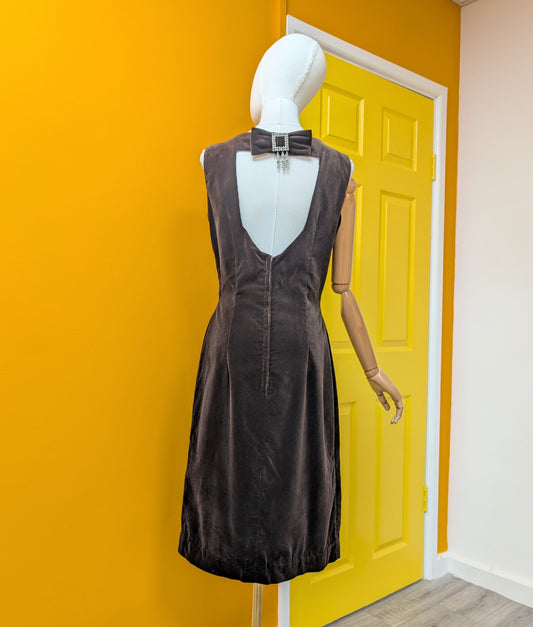 1960s Carnegie 'it's a symphony' brown velvet dress - Size 10