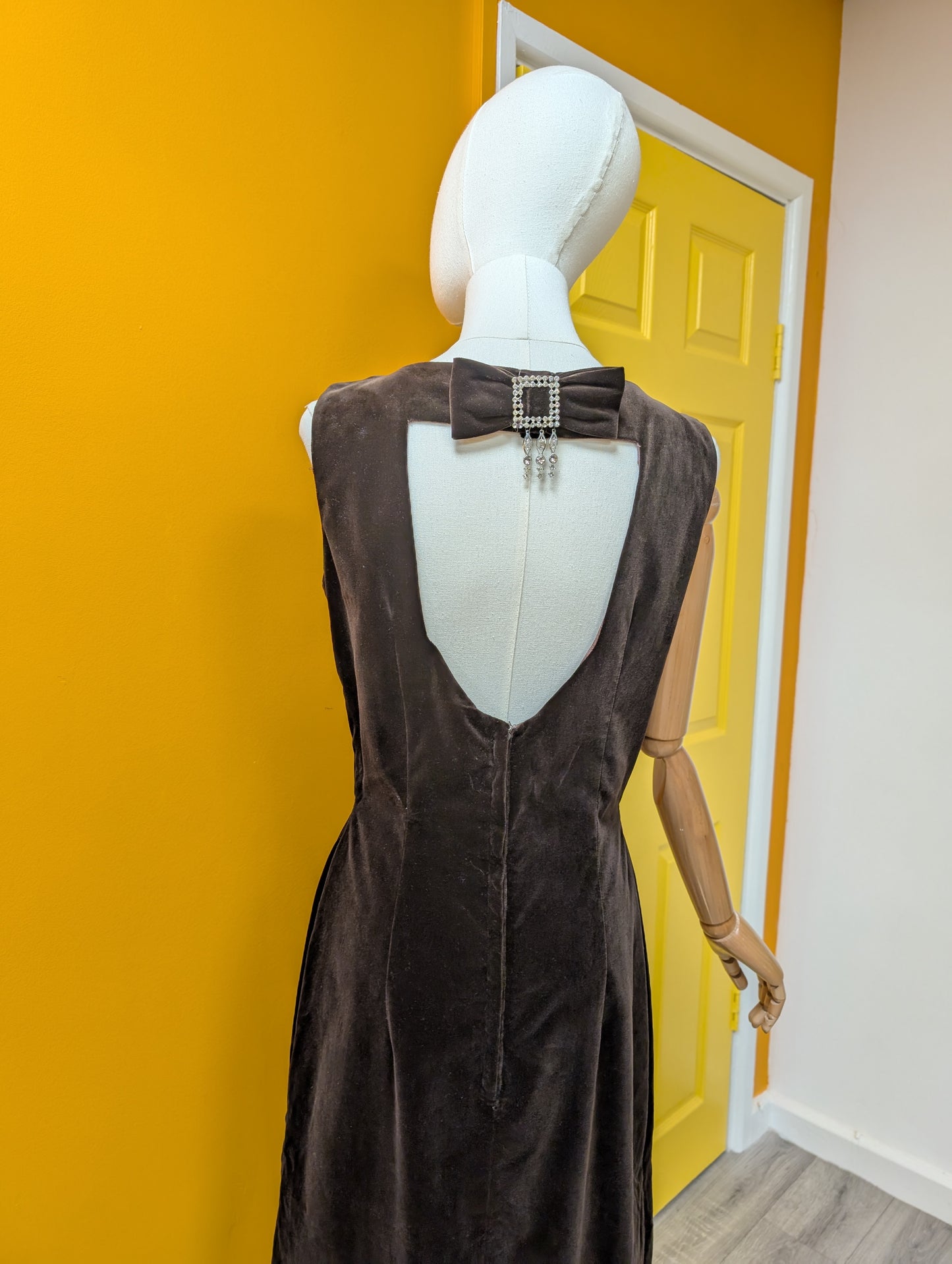 1960s Carnegie 'it's a symphony' brown velvet dress - Size 10