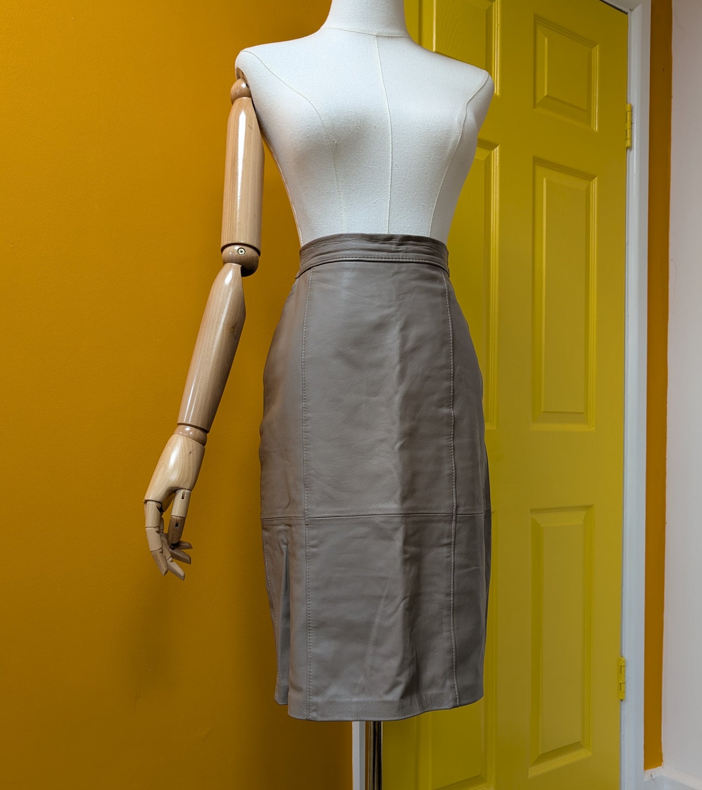 1980s leather skirt - 25" Waist