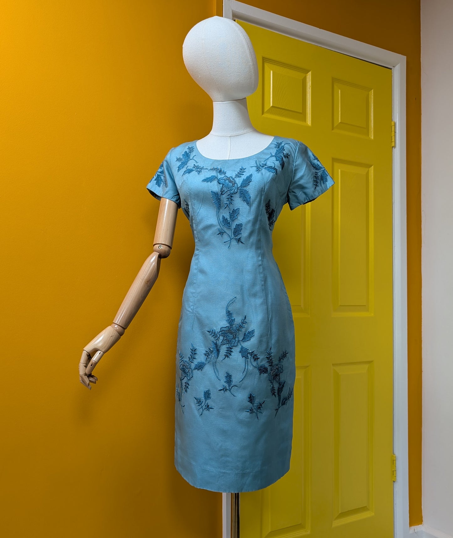 Gorgeous 1960s Ann Corbett embroidered dress - Size 10