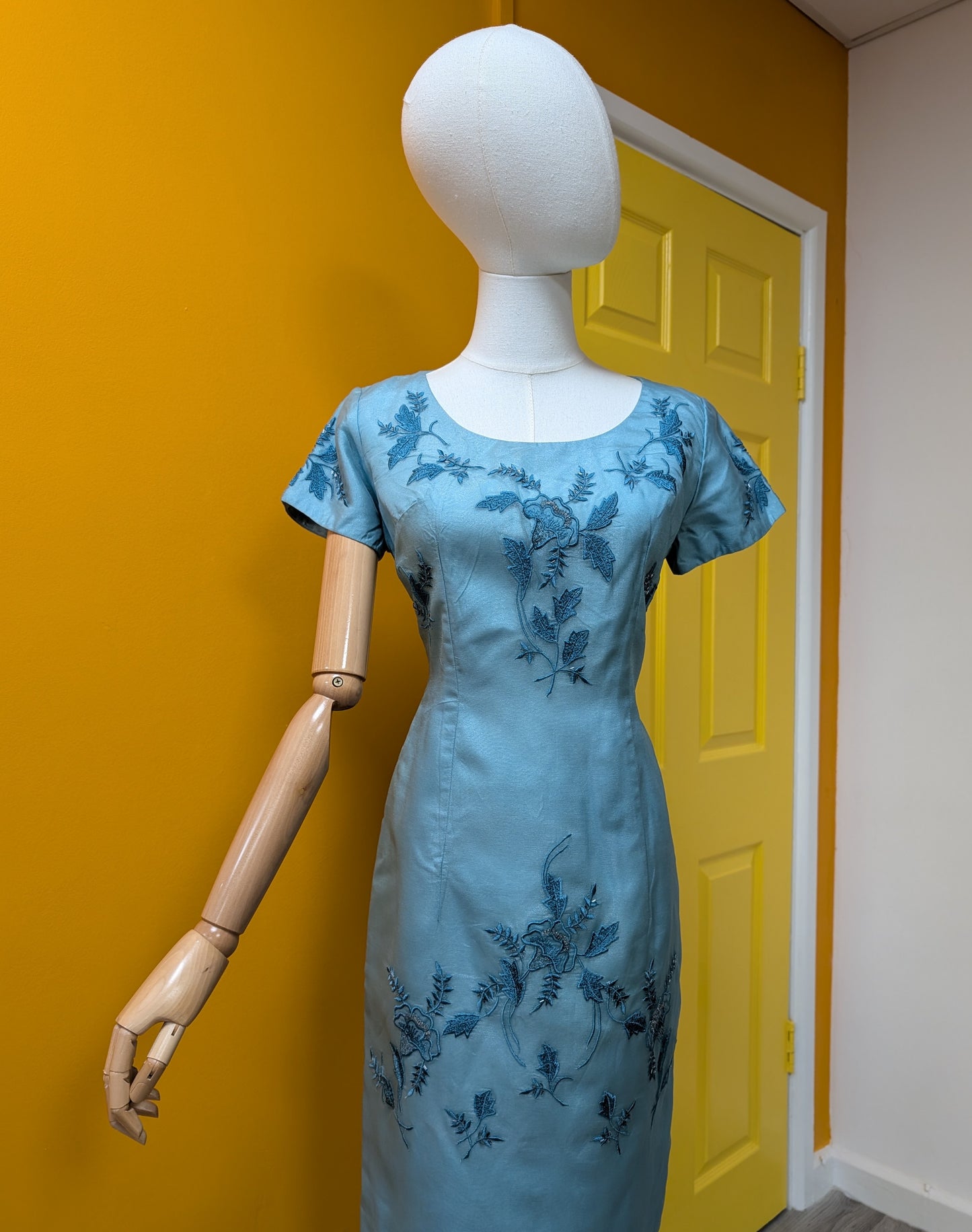 Gorgeous 1960s Ann Corbett embroidered dress - Size 10