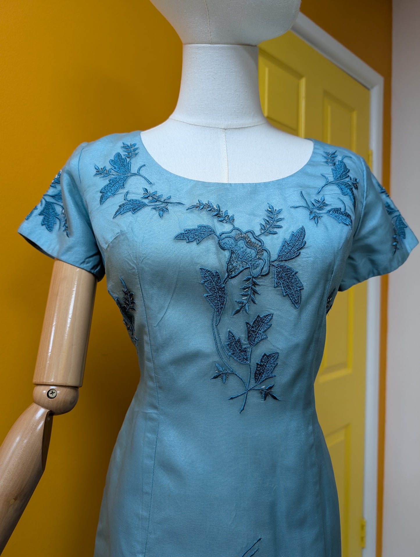 Gorgeous 1960s Ann Corbett embroidered dress - Size 10