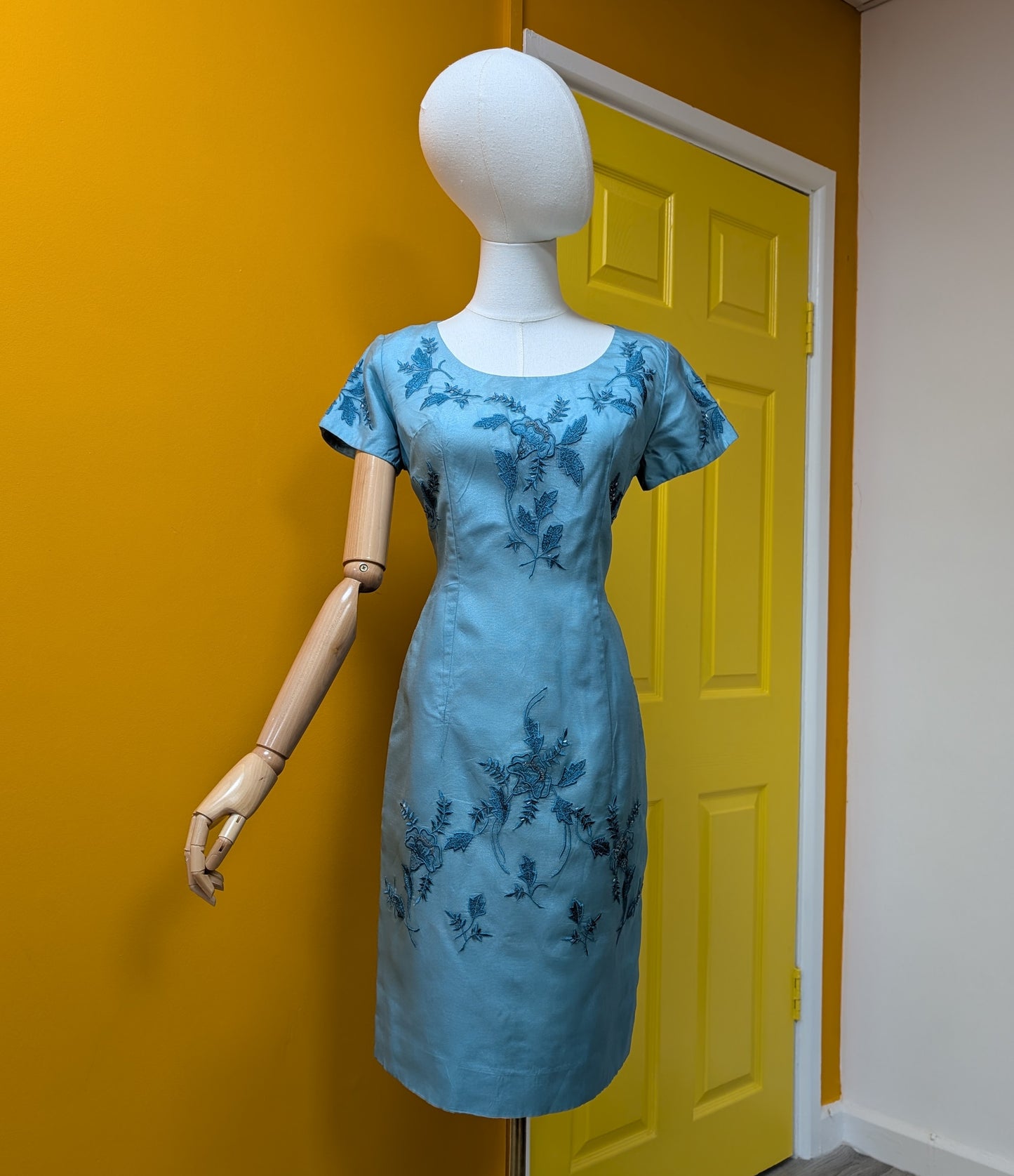 Gorgeous 1960s Ann Corbett embroidered dress - Size 10