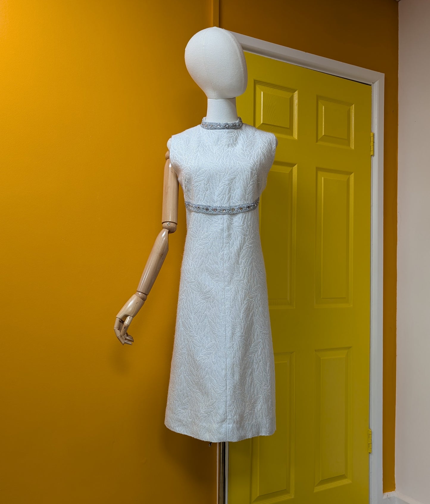 1960s white/silver dress - Size 14